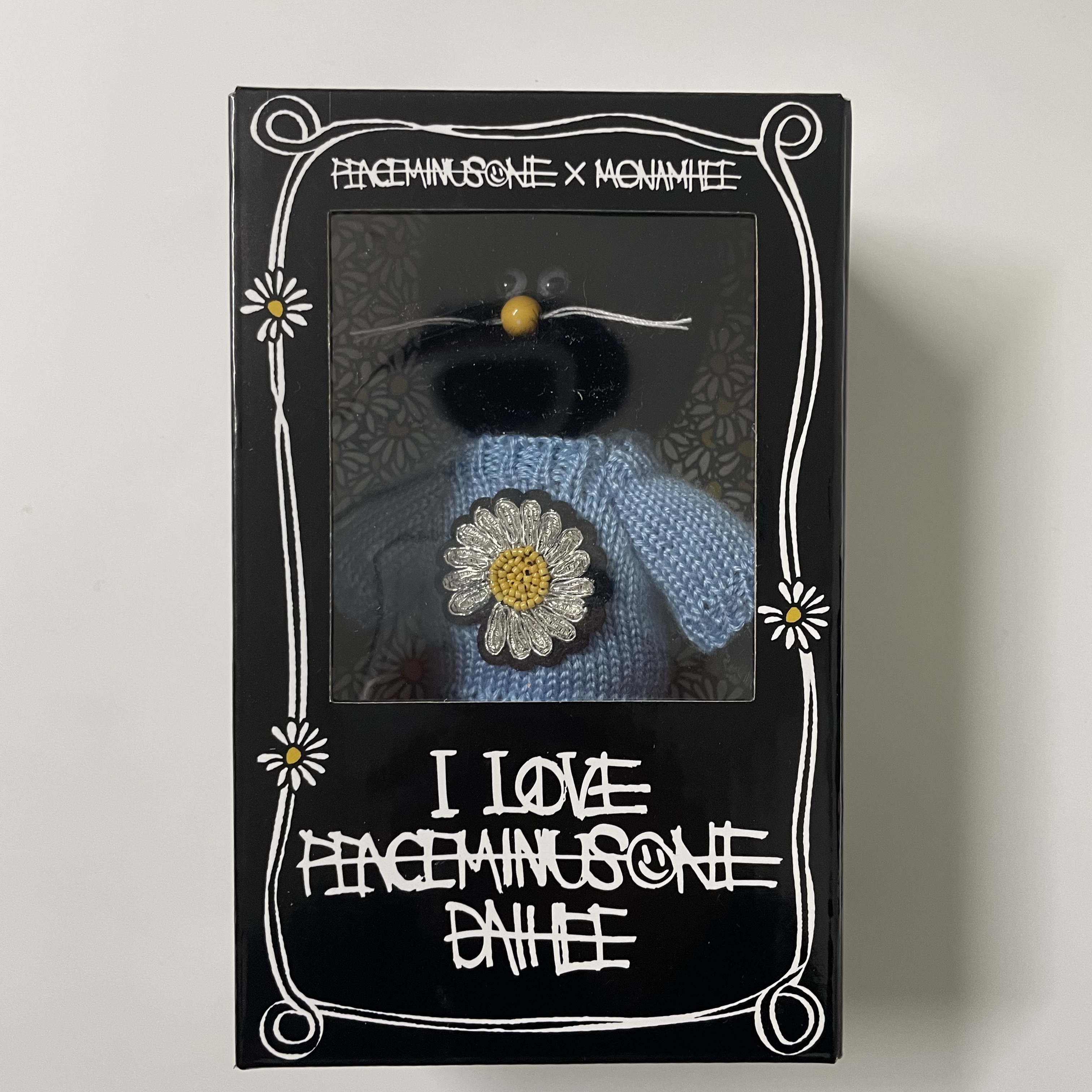 Monamhee x Peaceminusone Daihee Plush Keyring 착용 스타일
