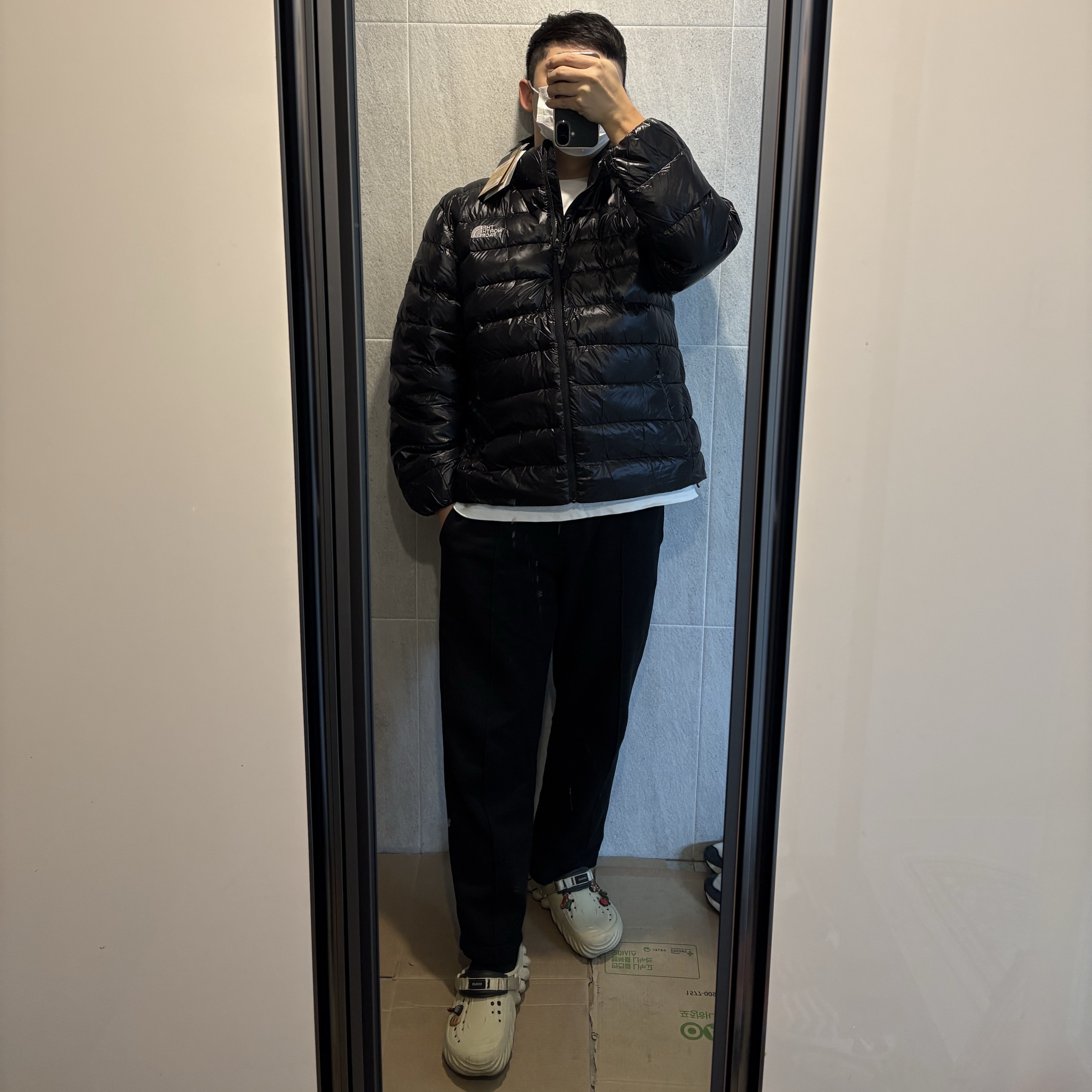 The North Face Matier RDS Down Jacket Black - 24FW, Crocs Echo Clog Bone Black 착용 스타일