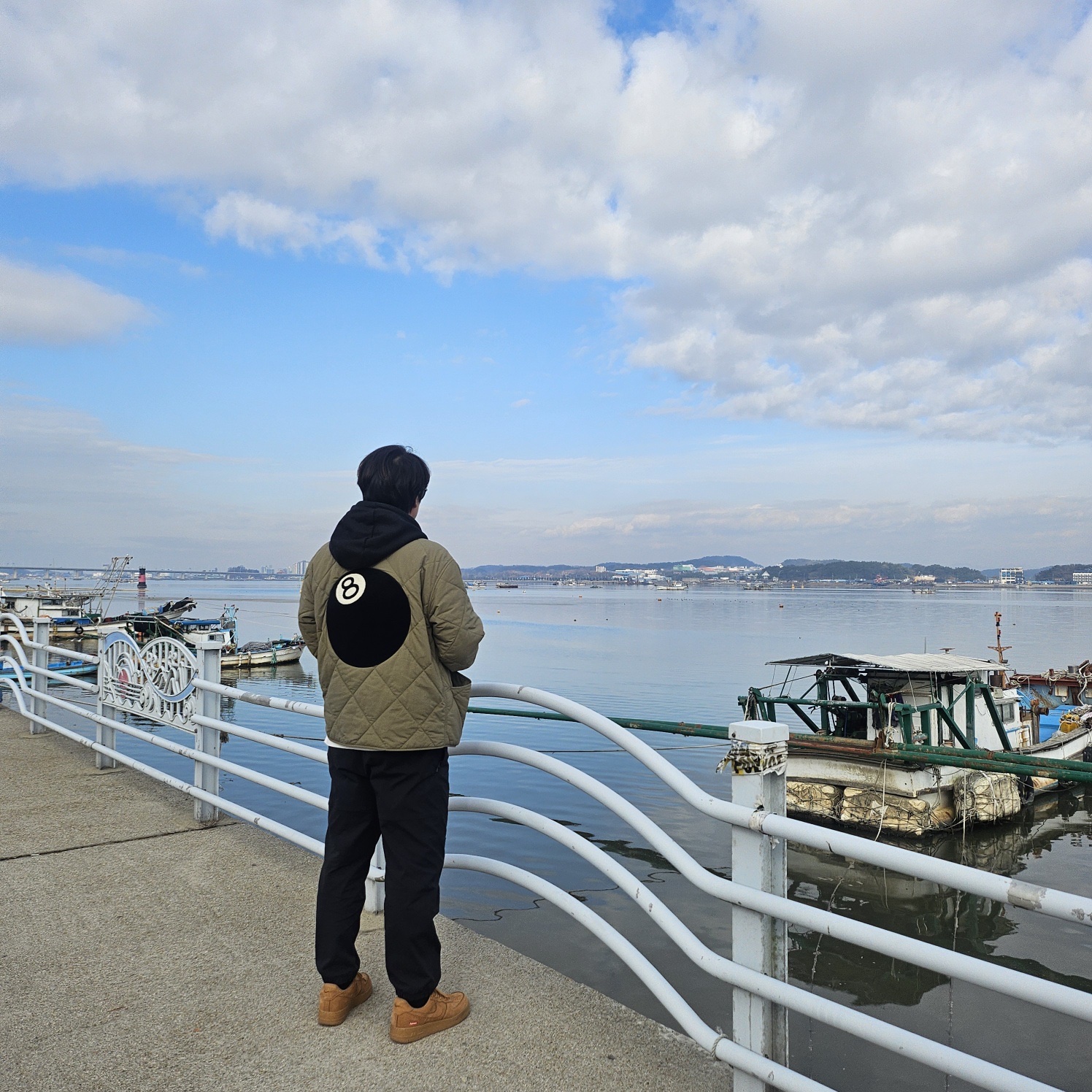 Stussy 8 Ball Quilted Liner Jacket Olive, Nike ACG Therma-Fit Fleece Pullover Hoodie Black - Asia 착용 스타일