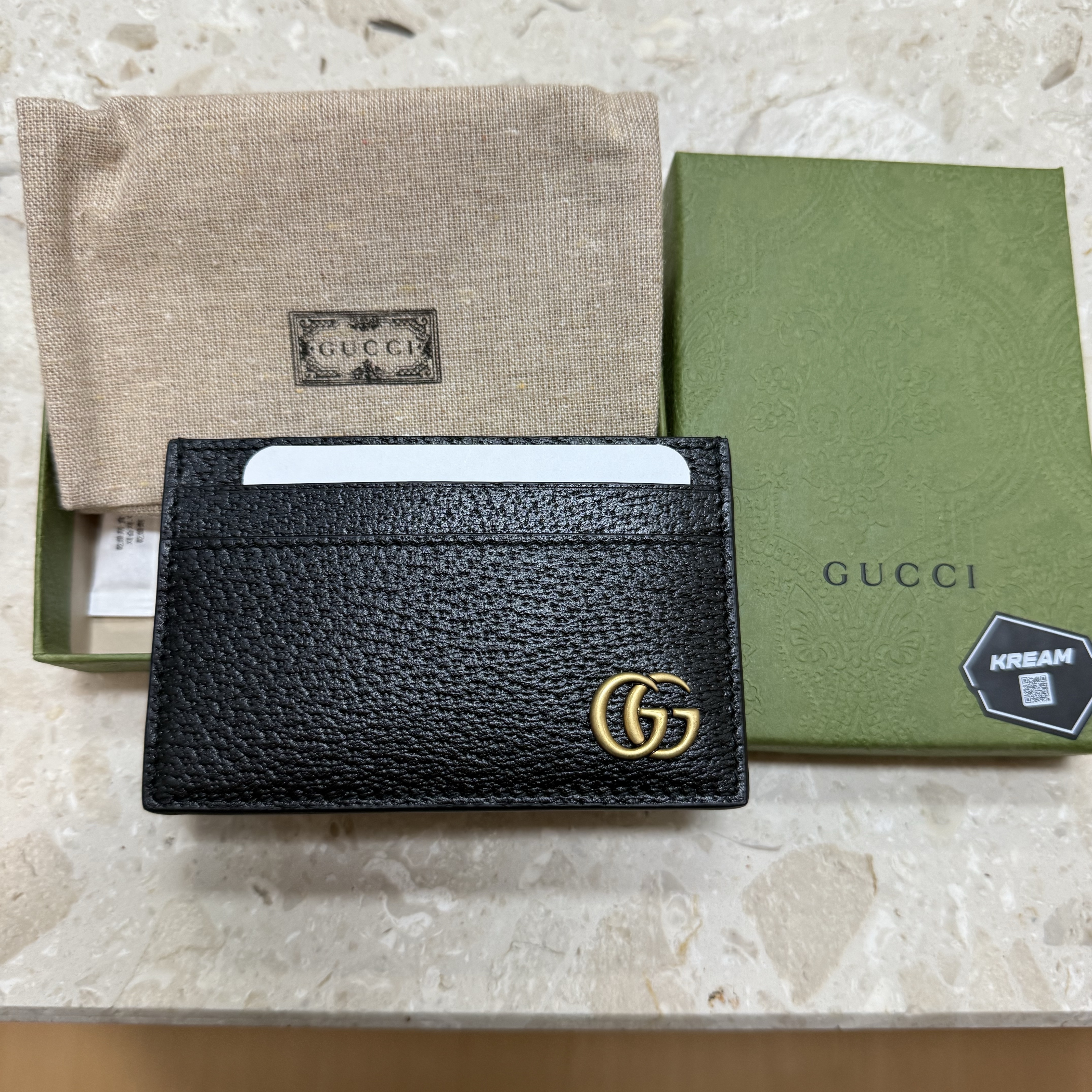 Gucci GG Marmont Leather Card Case Black 착용 스타일