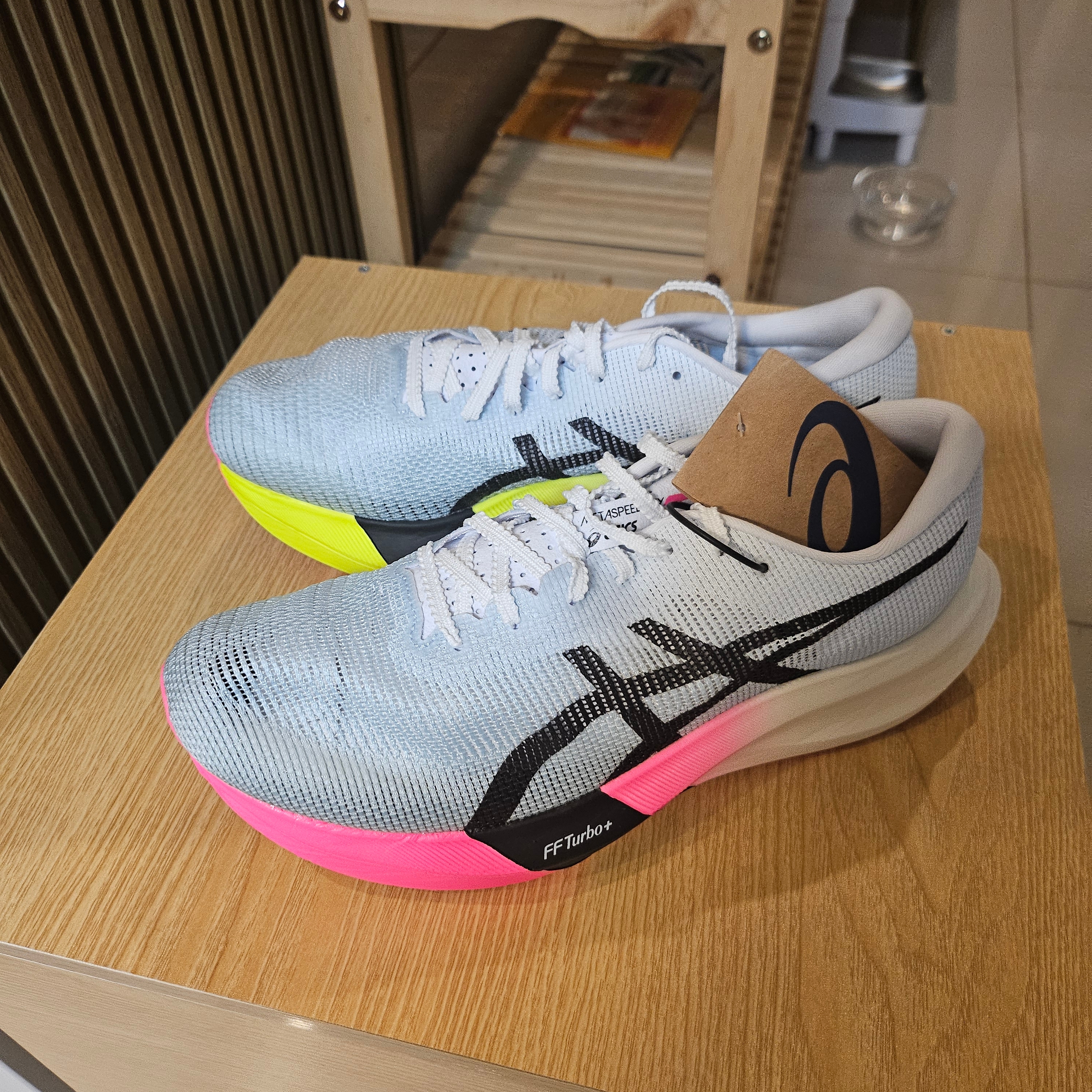 Asics Metaspeed Sky Paris Light Blue Black 착용 스타일