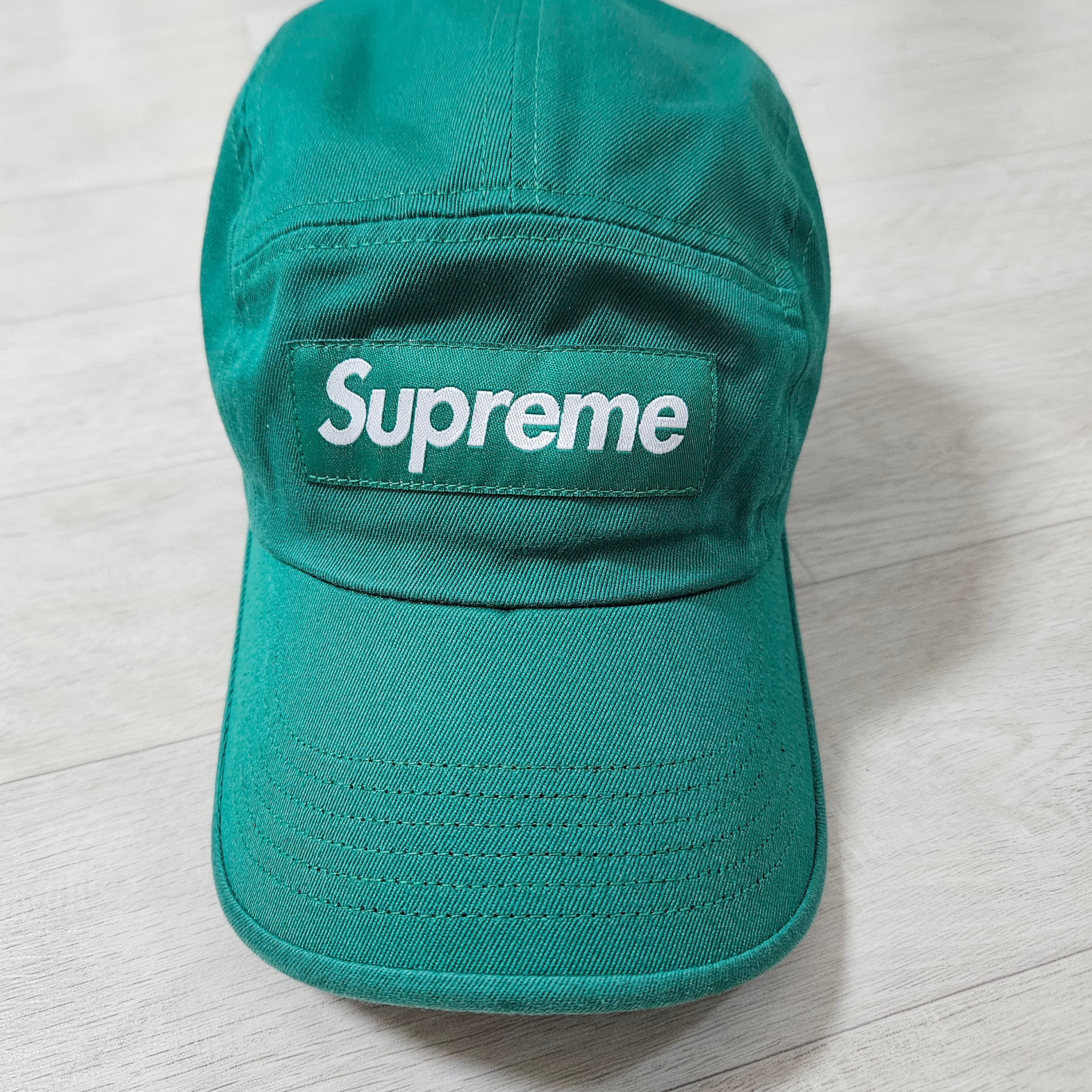 Supreme Washed Chino Twill Camp Cap Green - 24FW 착용 스타일 - 1