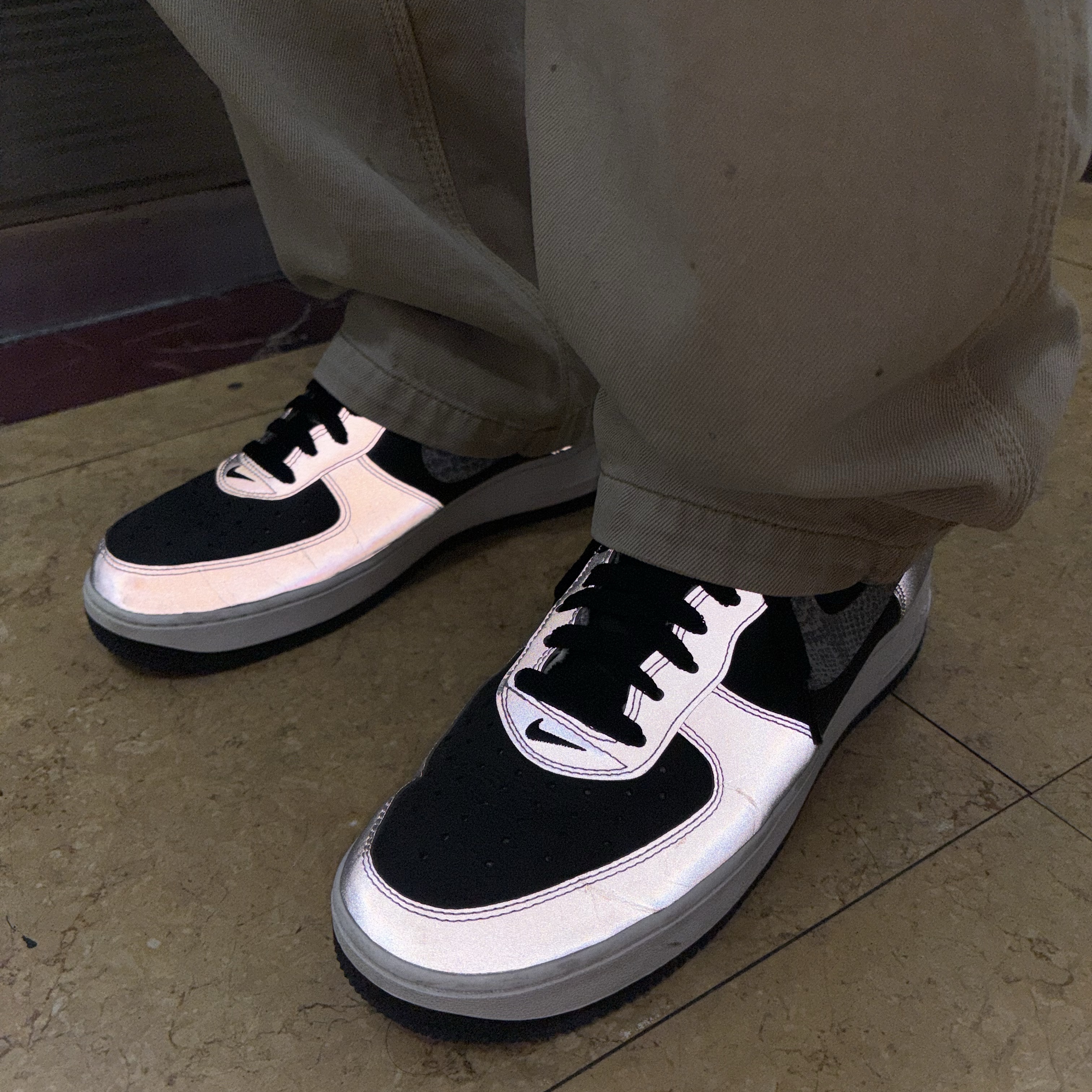 Nike Air Force 1 B Silver Snake 착용 스타일