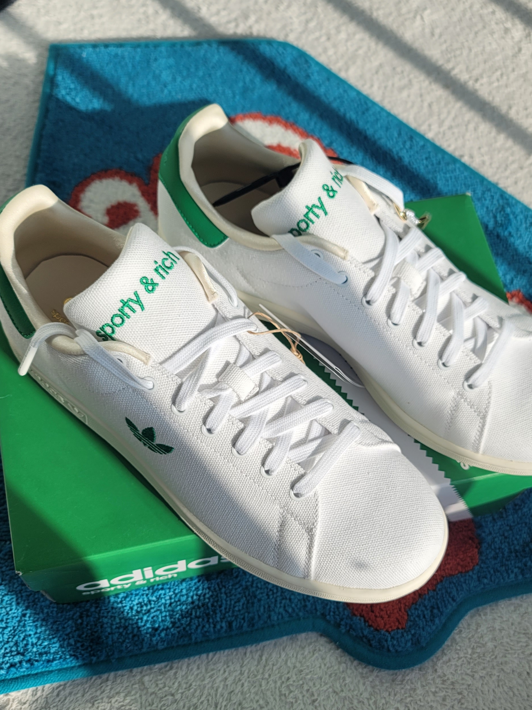 Adidas x Sporty & Rich Stan Smith White Green 착용 스타일 - 4