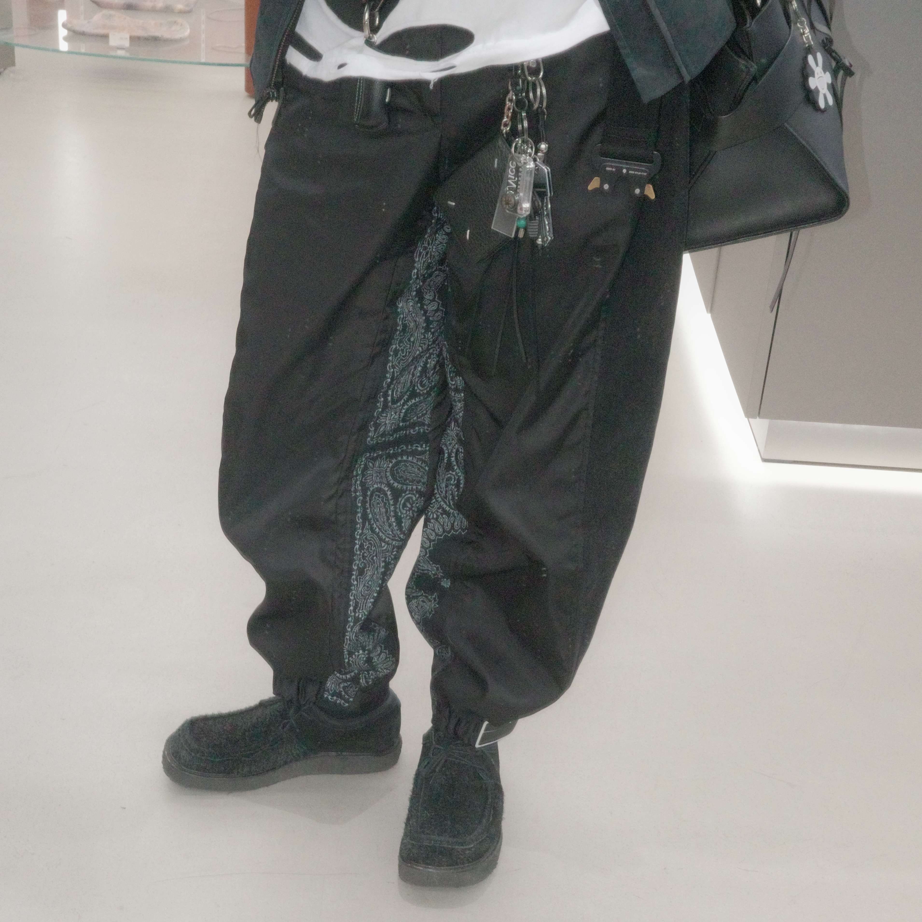 Chrome Hearts Fleur Leather Patch Cashmere Beanie Black, Sansan Gear Fleece Gloves Black 착용 스타일 - 3