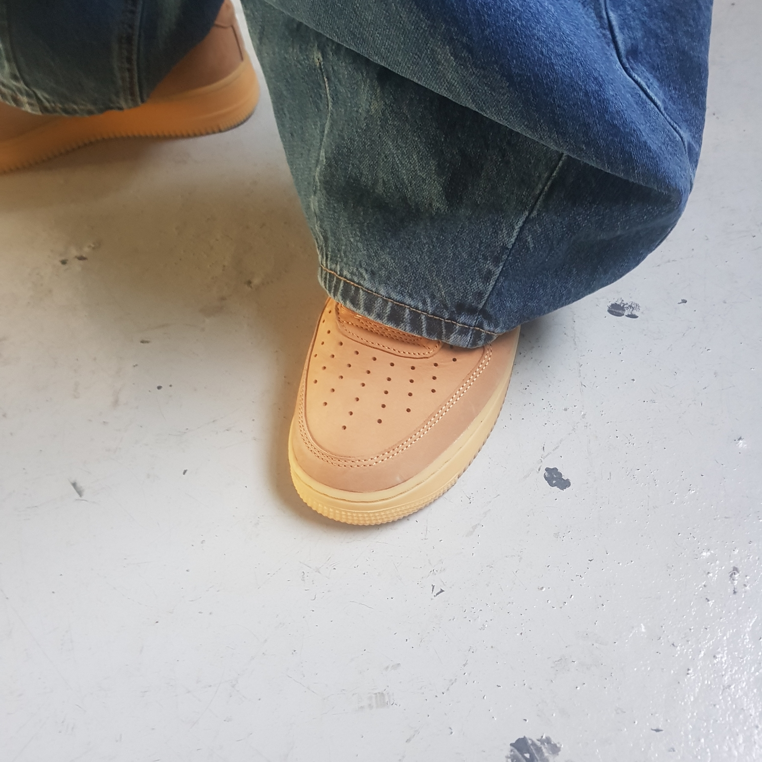 Nike Air Force 1 '07 WB Flax 착용 스타일