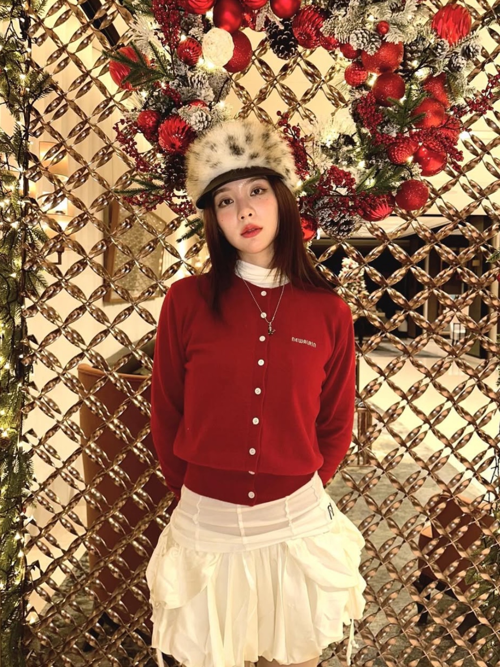 Newalrin Basic Cashmere Knit Cardigan Red 착용 스타일