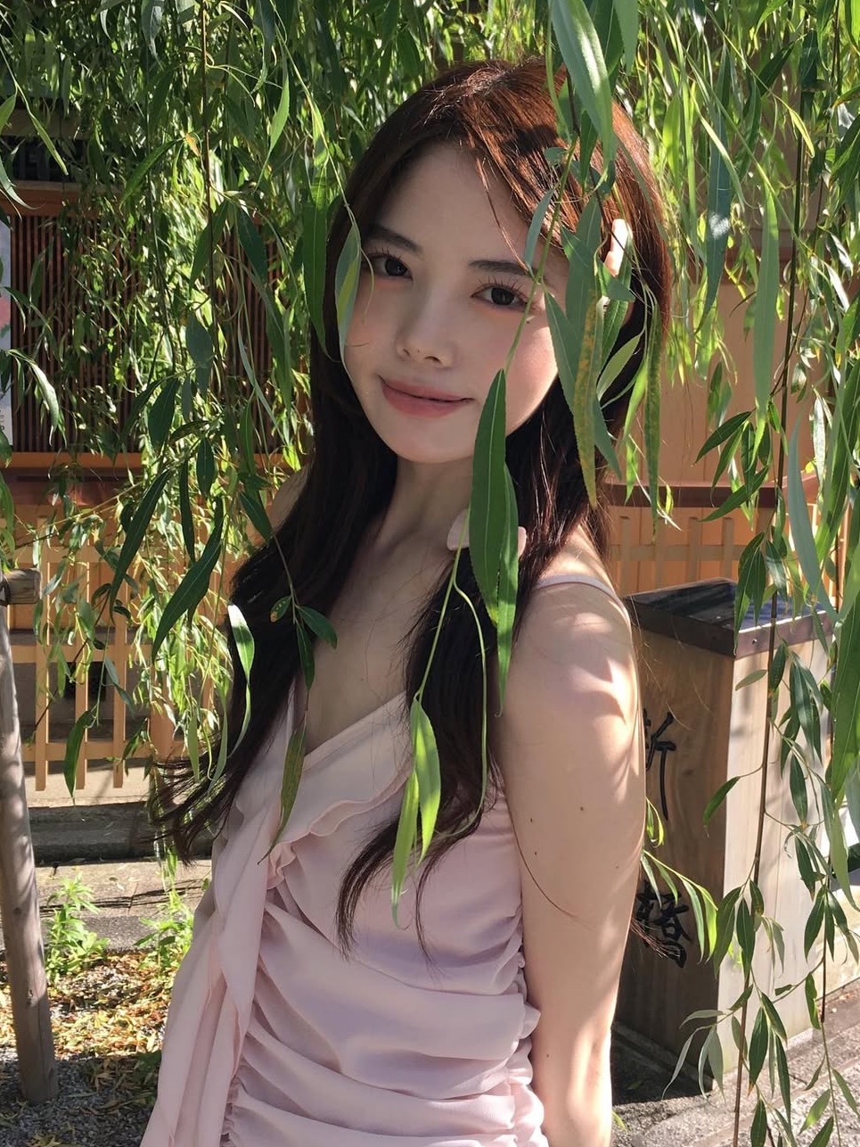 Newalrin Bell Shirring Unbalanced Chiffon Dress Black, Newalrin Bell Shirring Unbalanced Chiffon Dress Babypink 착용 스타일