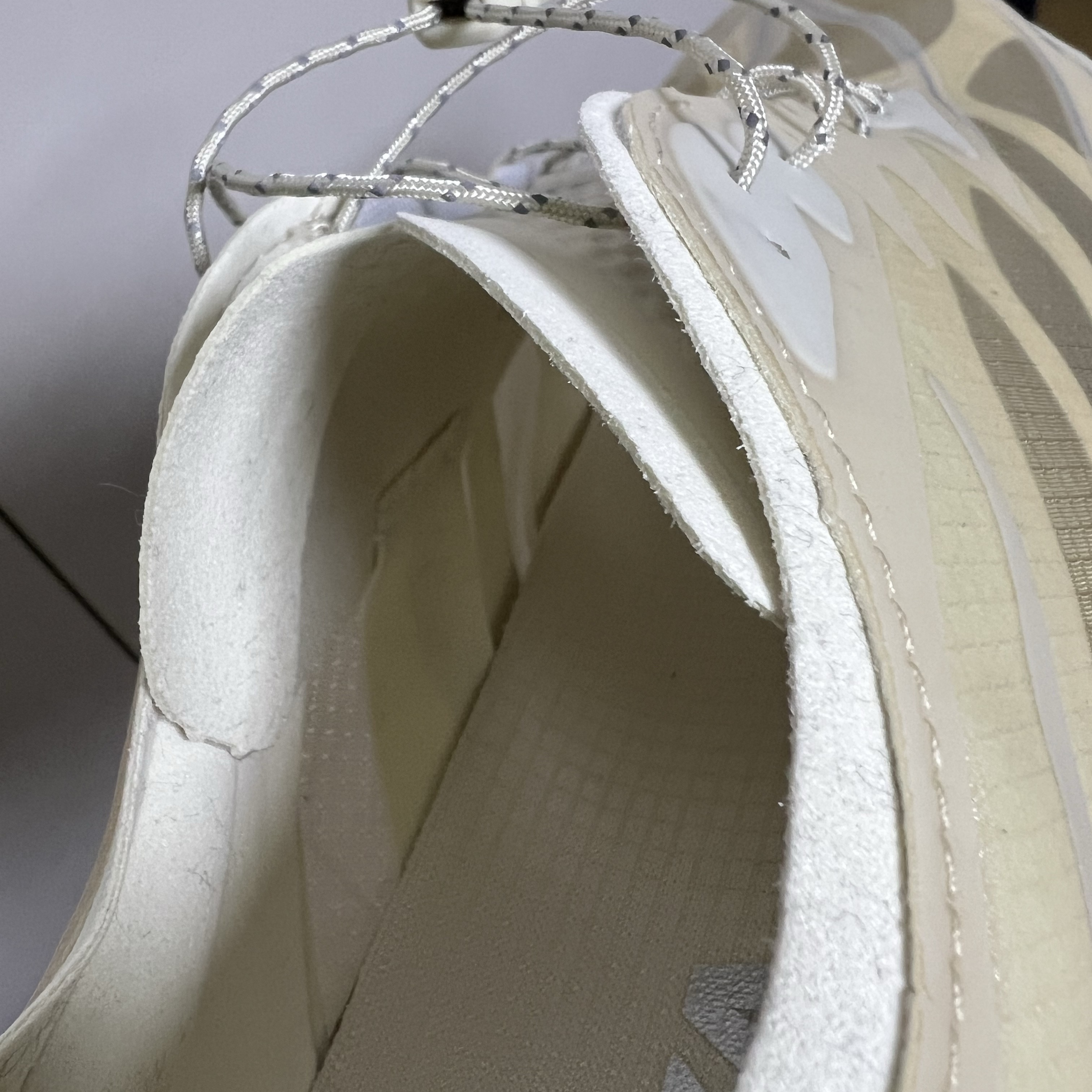 Hoka x Satisfy Mafate Speed 4 Lite Bone 착용 스타일 - 2