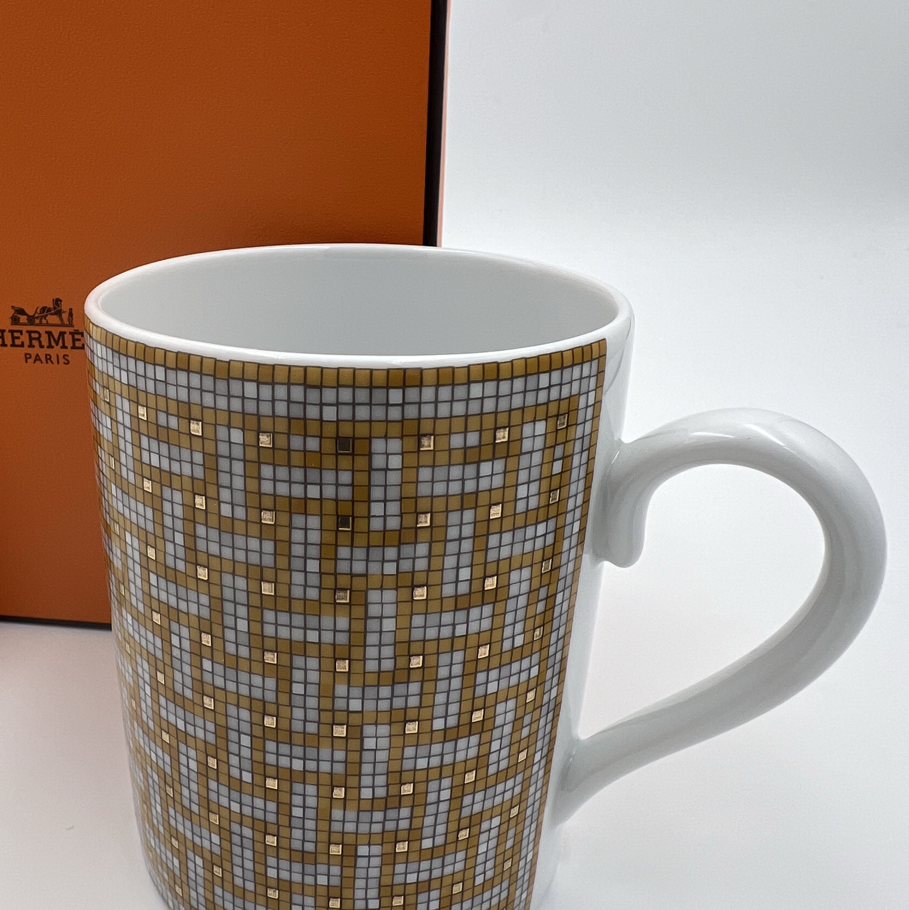 Hermes Mosaique Au 24 Mug Gold 착용 스타일
