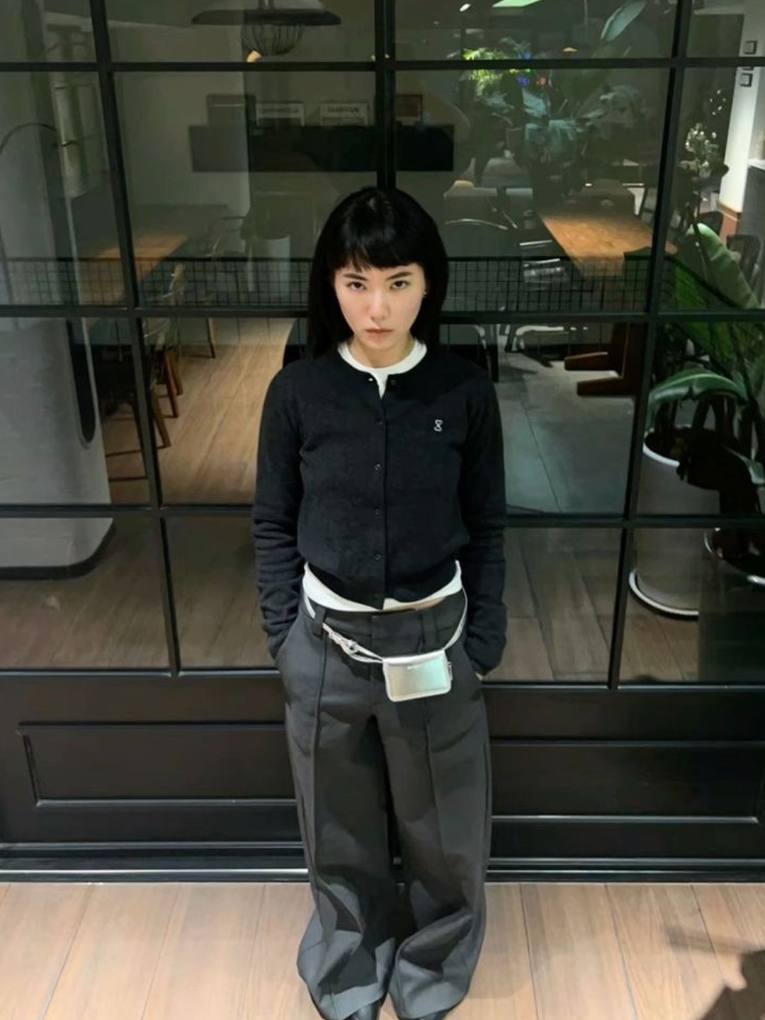 (W) Vivienne Westwood Bea Cardigan Black, Toga Pulla Women AJ773 Polido Black 착용 스타일 - 2