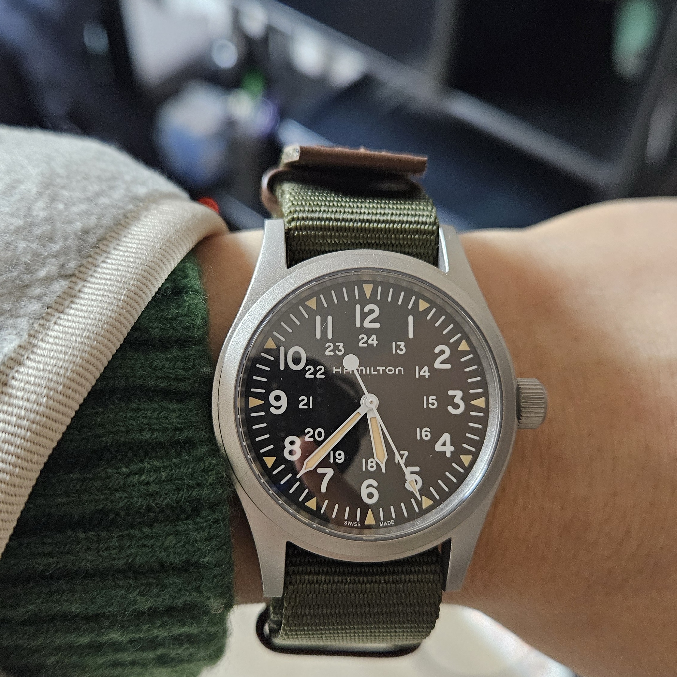 Hamilton Khaki Field Mechanical 38mm Nato Strap Green Black 착용 스타일