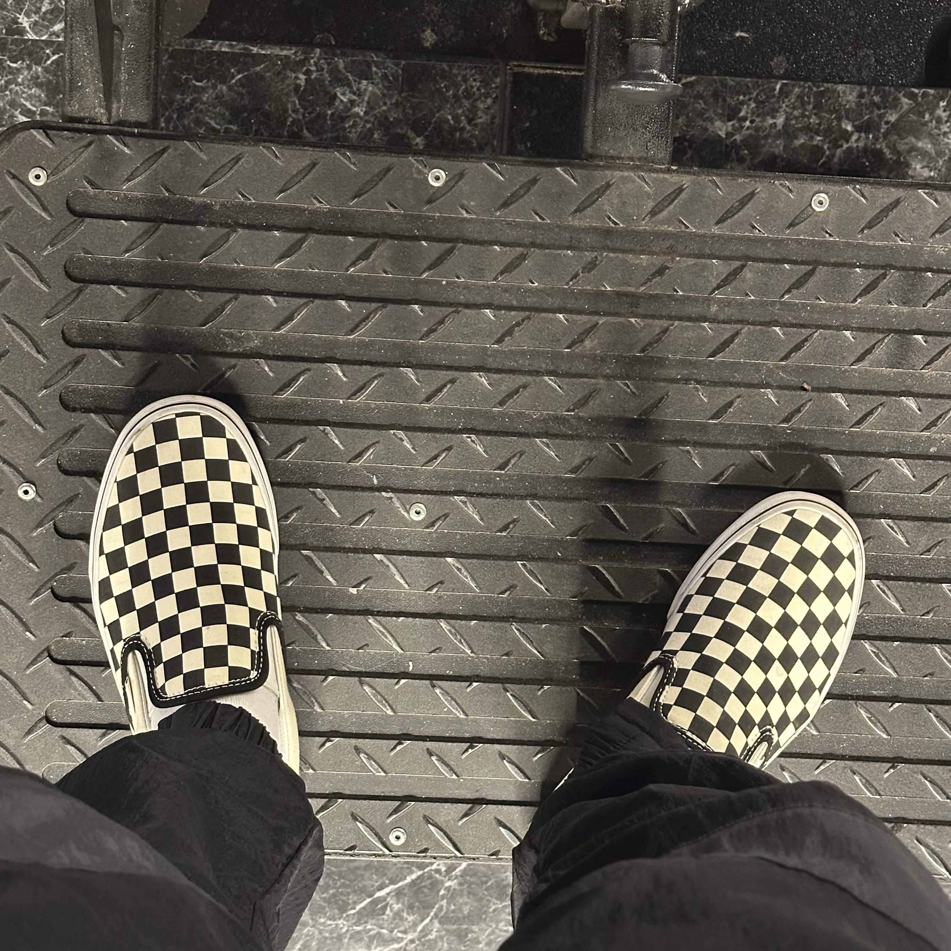 Vans Slip-On Checkerboard 착용 스타일