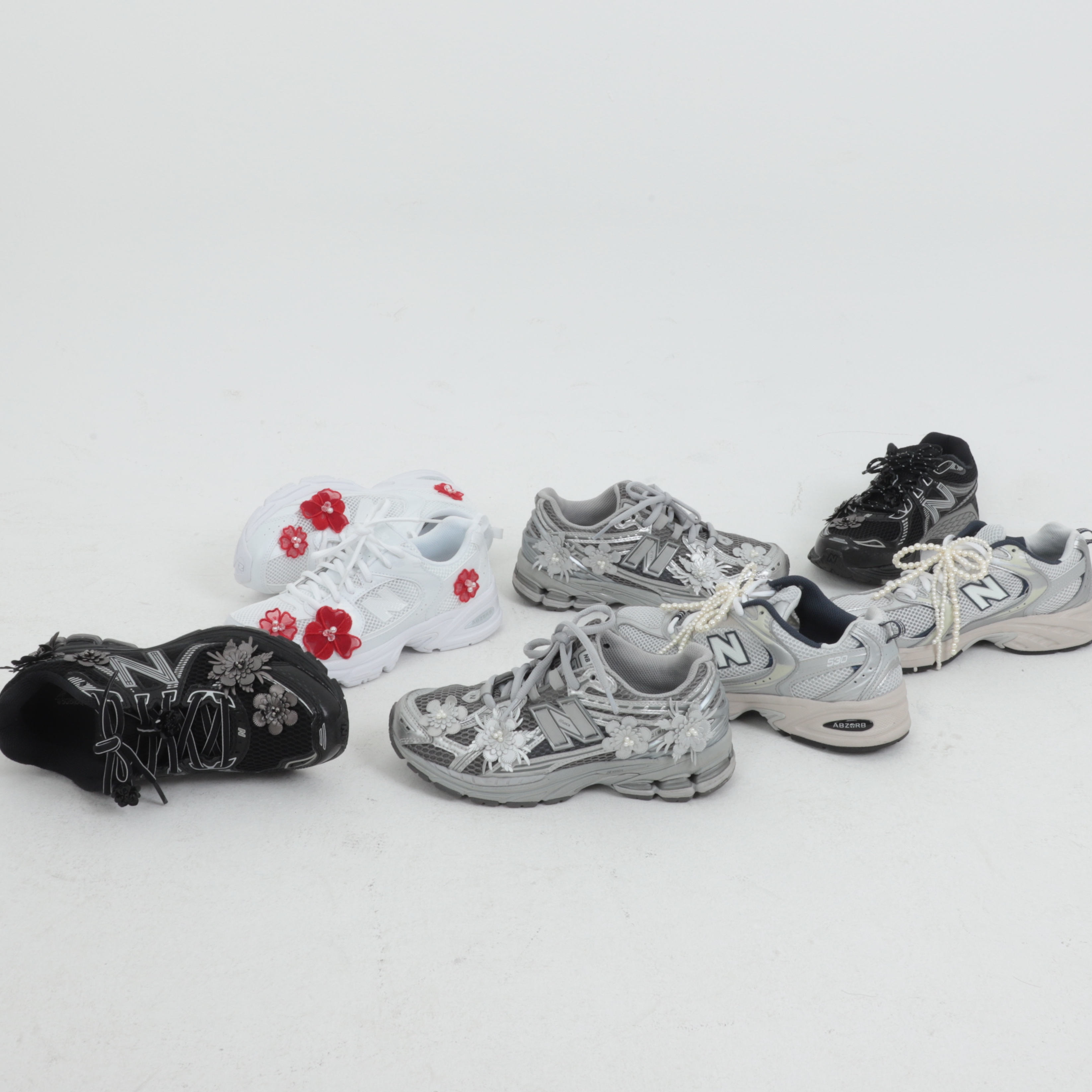 New Balance 1906R Harbor Grey Silver Metalic, New Balance 860v2 Black Grey 착용 스타일 - 1
