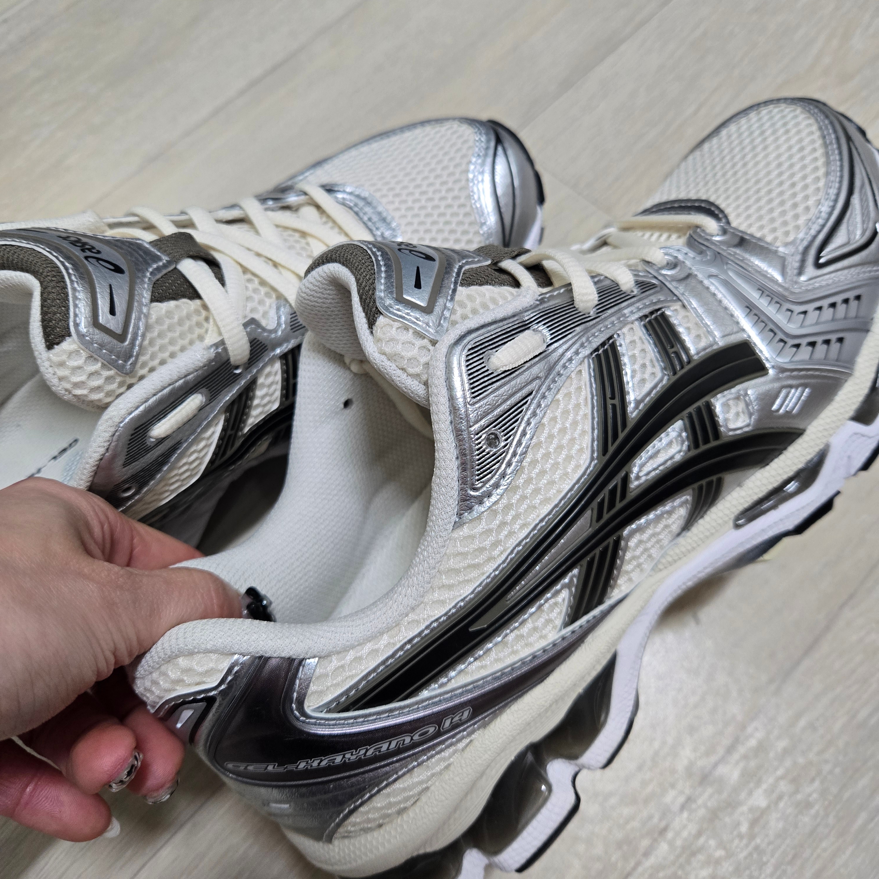 Asics Gel-Kayano 14 Cream Black 착용 스타일