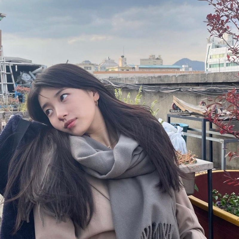 Acne Studios Narrow Wool Fringe Muffler Light Grey Melange 착용 스타일 - 3