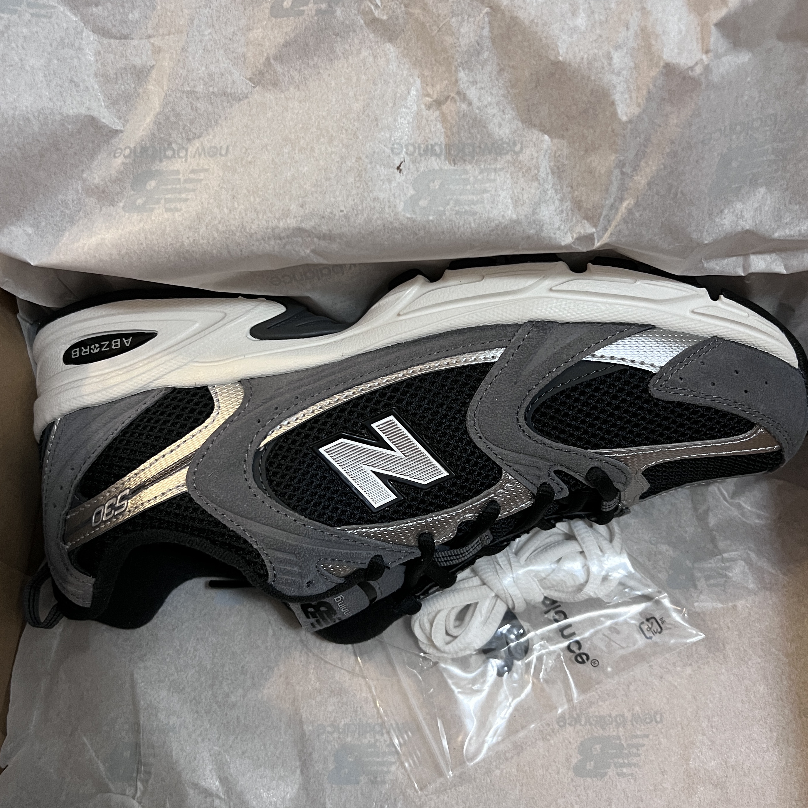 New Balance 530 Black 착용 스타일
