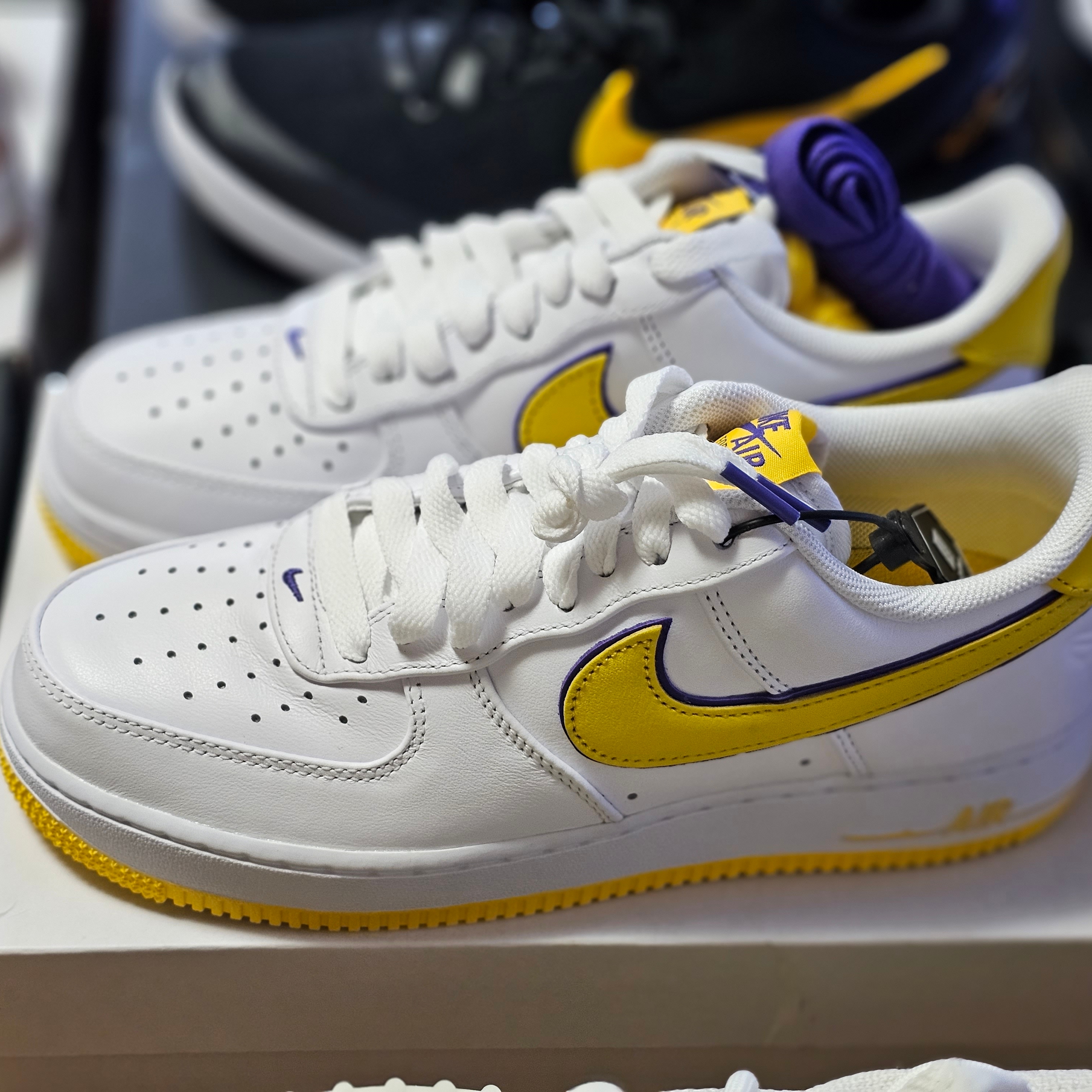 Nike x Kobe Bryant Air Force 1 Low Retro QS Varsity Maize and Varsity Purple 착용 스타일
