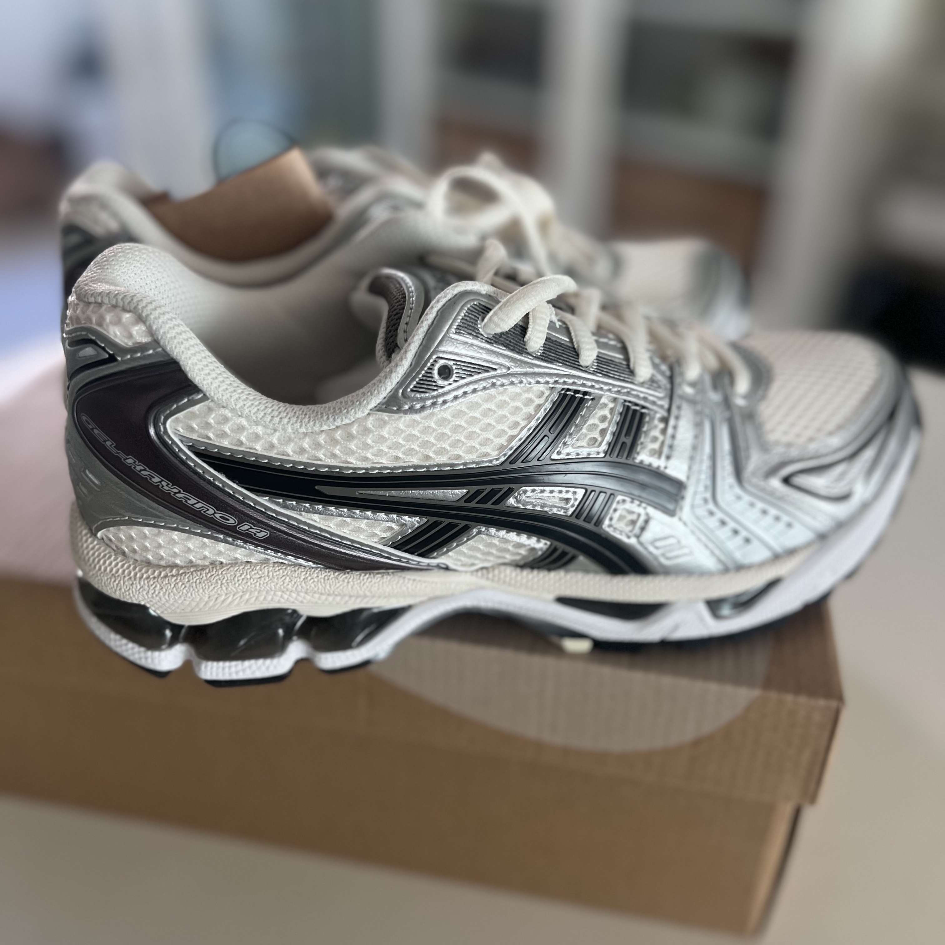 Asics Gel-Kayano 14 Cream Black 착용 스타일