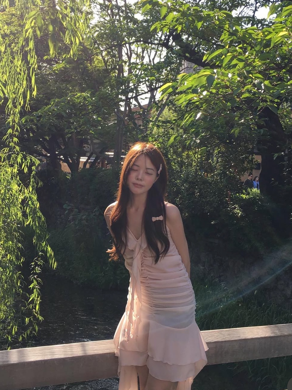Newalrin Bell Shirring Unbalanced Chiffon Dress Black, Newalrin Bell Shirring Unbalanced Chiffon Dress Babypink 착용 스타일
