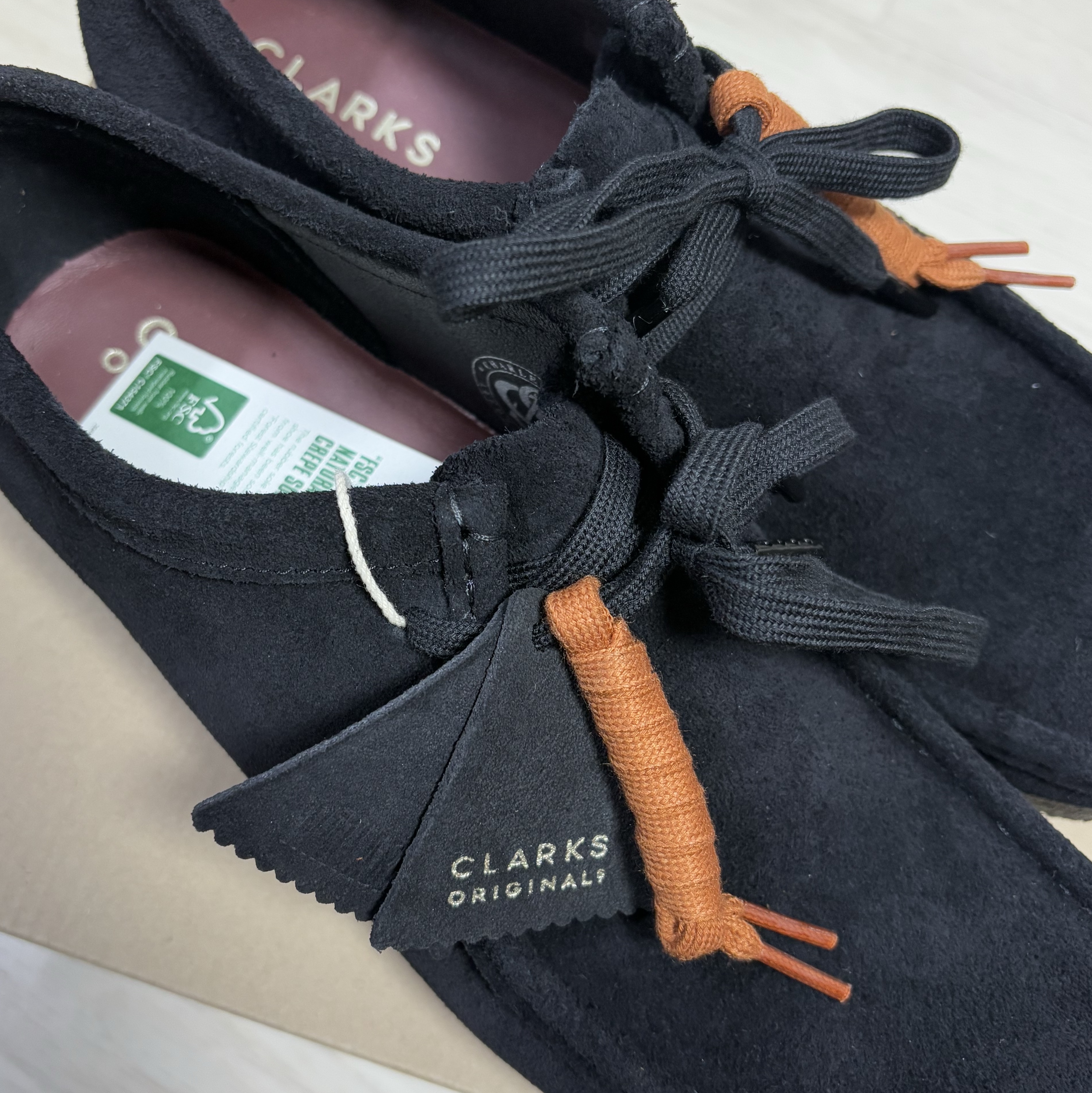 Clarks Wallabee Black Suede 착용 스타일