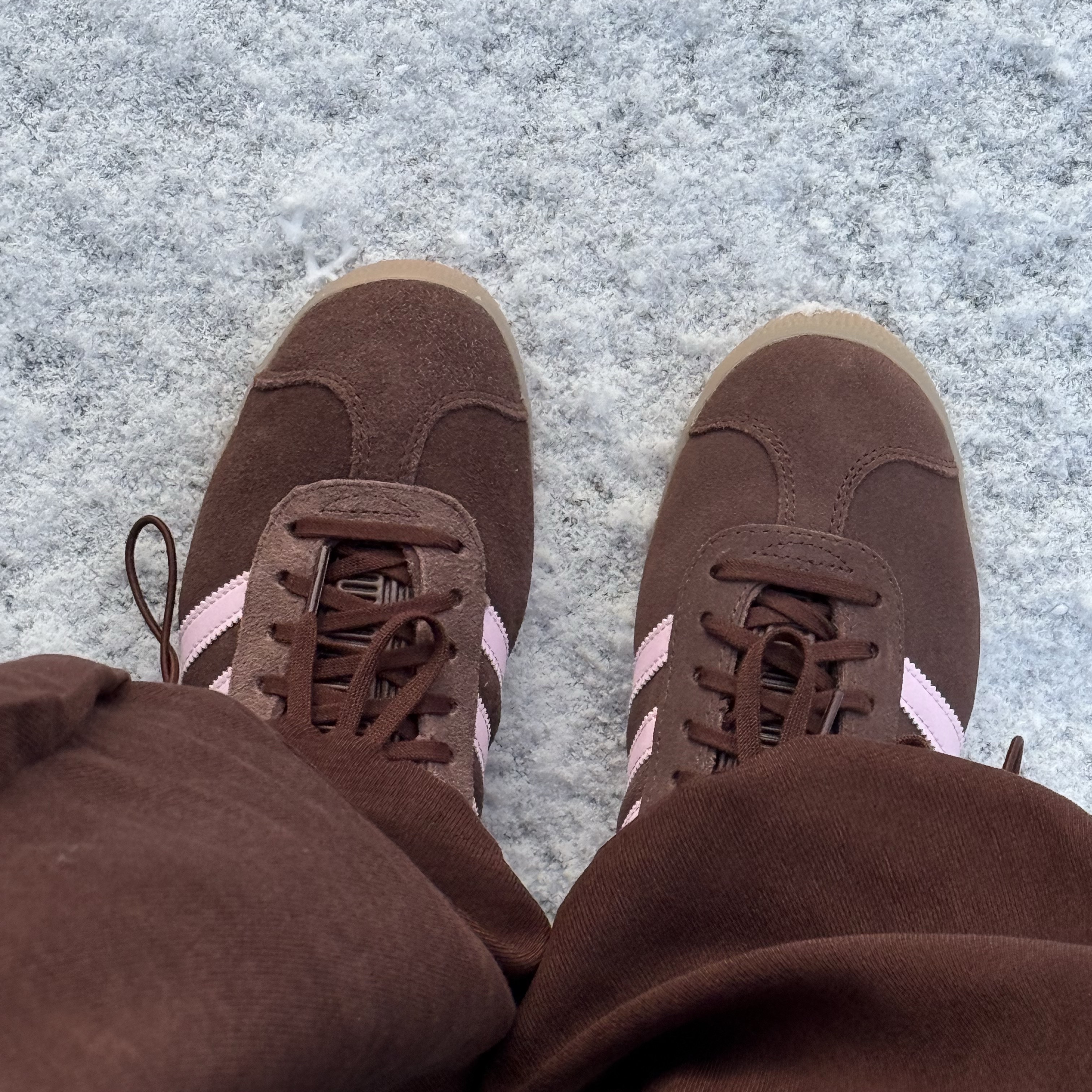 Adidas Gazelle Auburn Clear Pink 착용 스타일
