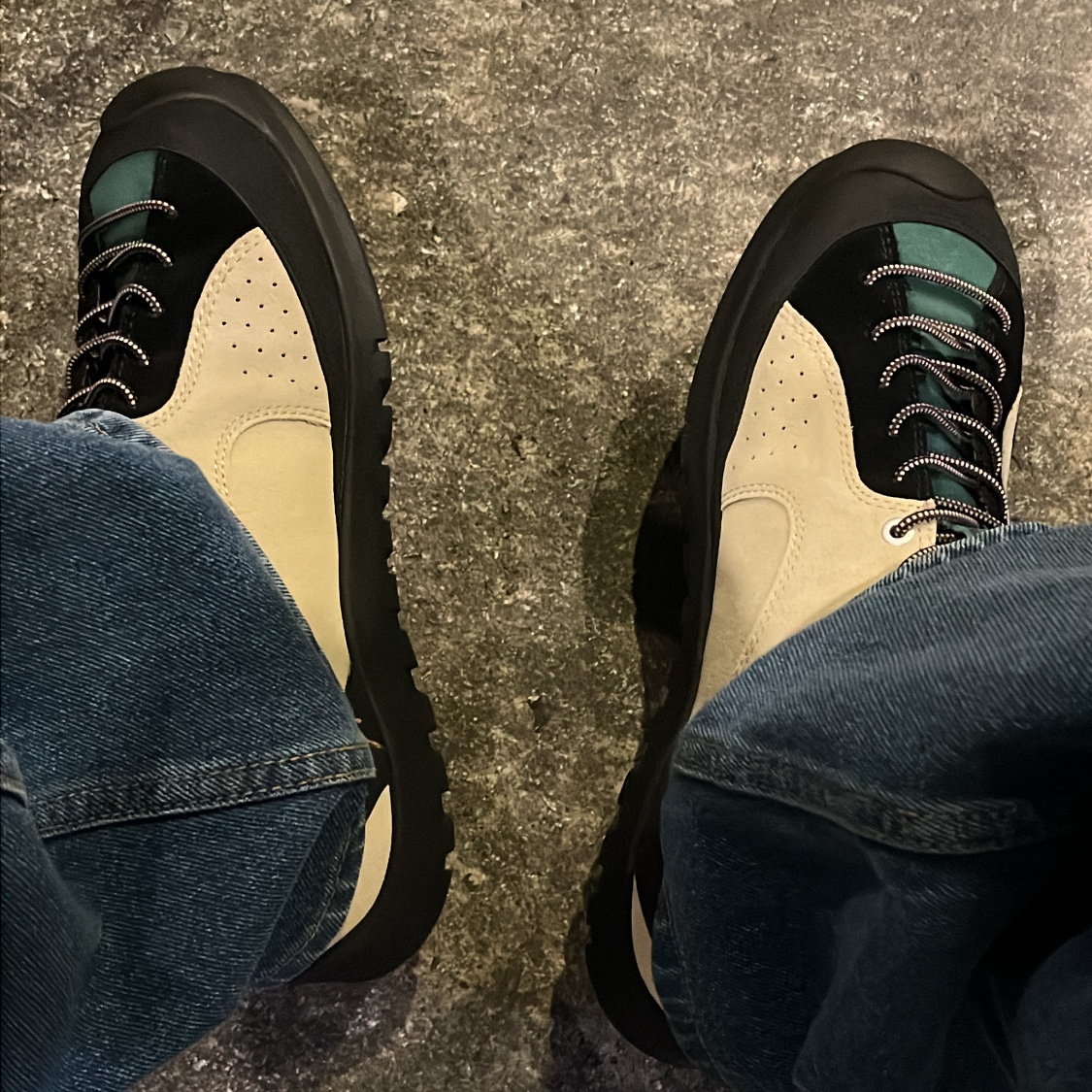 POTS All Day Hoodie Navy, POTS Jelly Man Keyring 착용 스타일 - 3