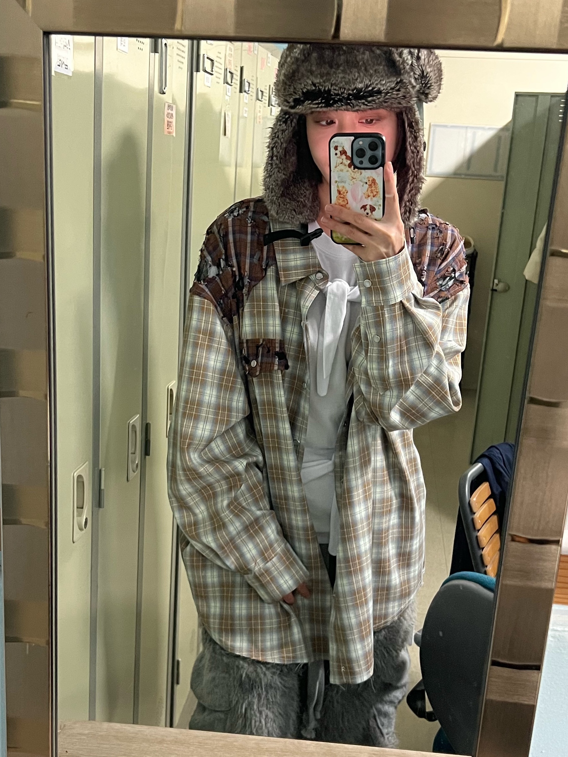 Palace P2B Reverso Fur Trooper Olive - 24FW, BAPE Baby Milo Plush Doll Keychain Brown 착용 스타일 - 2