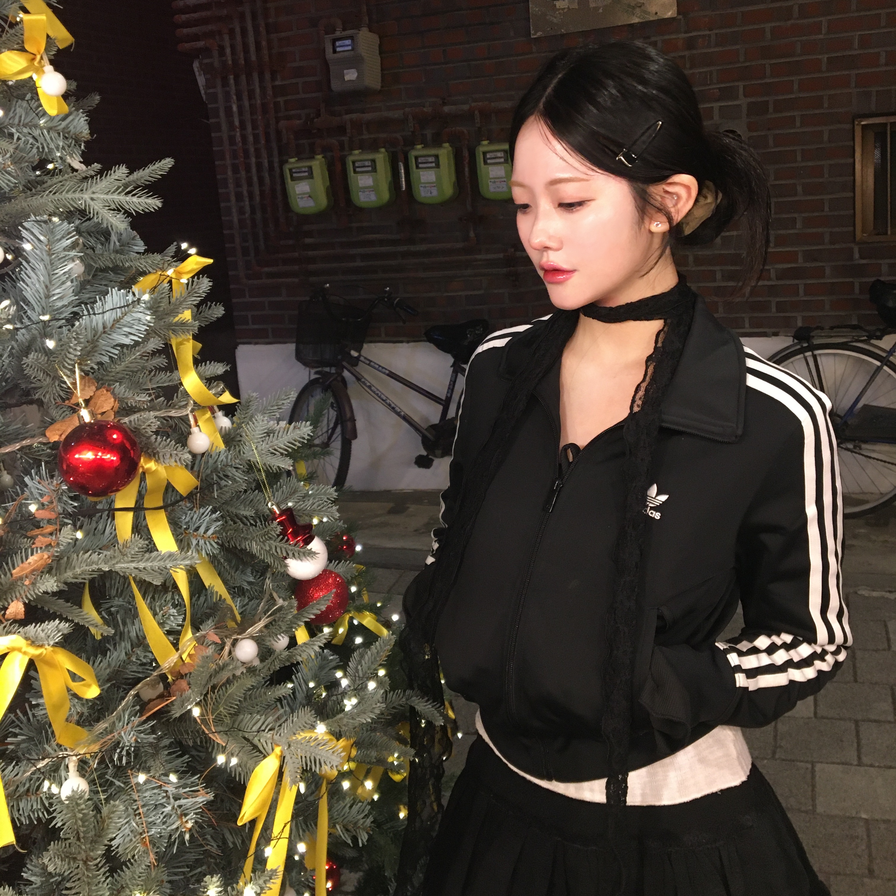 (W) Adidas Adicolor Classic Firebird Track Top Black - KR Sizing 착용 스타일 - 1
