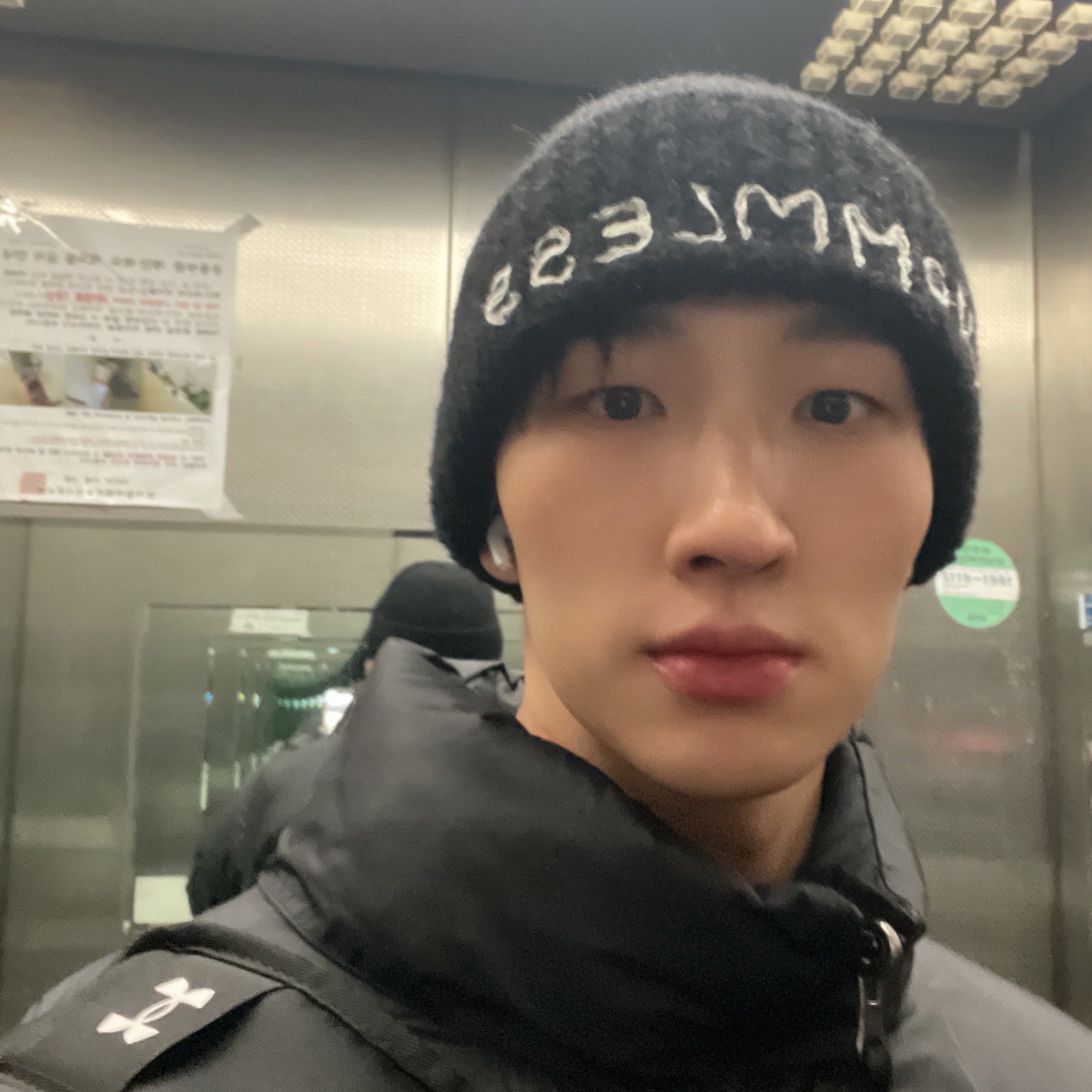Hommless Hand Stitch Beanie Black, The North Face 1996 Eco Nuptse Jacket Black 착용 스타일 - 2