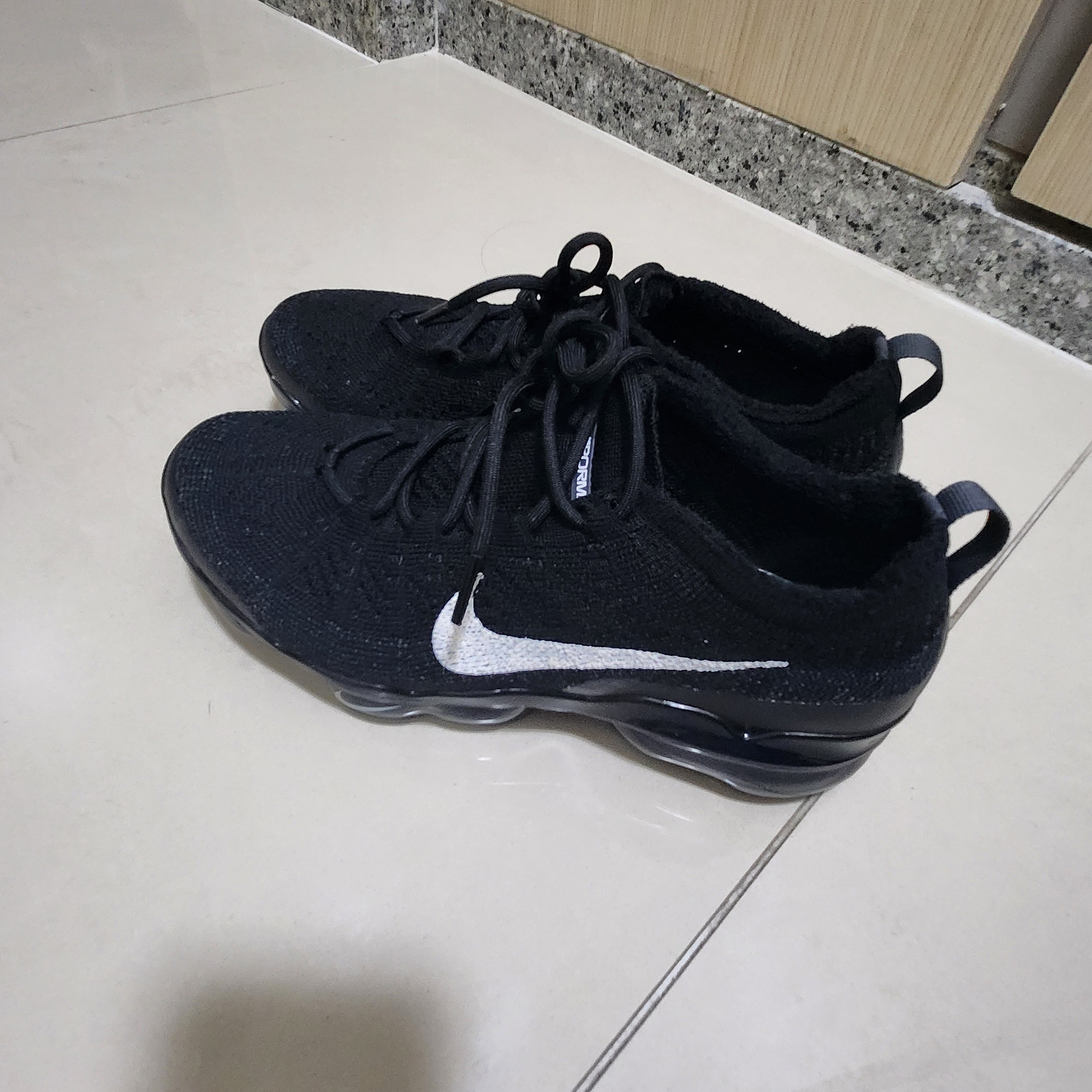 (W) Nike Air Vapormax 2023 Flyknit Anthracite 착용 스타일