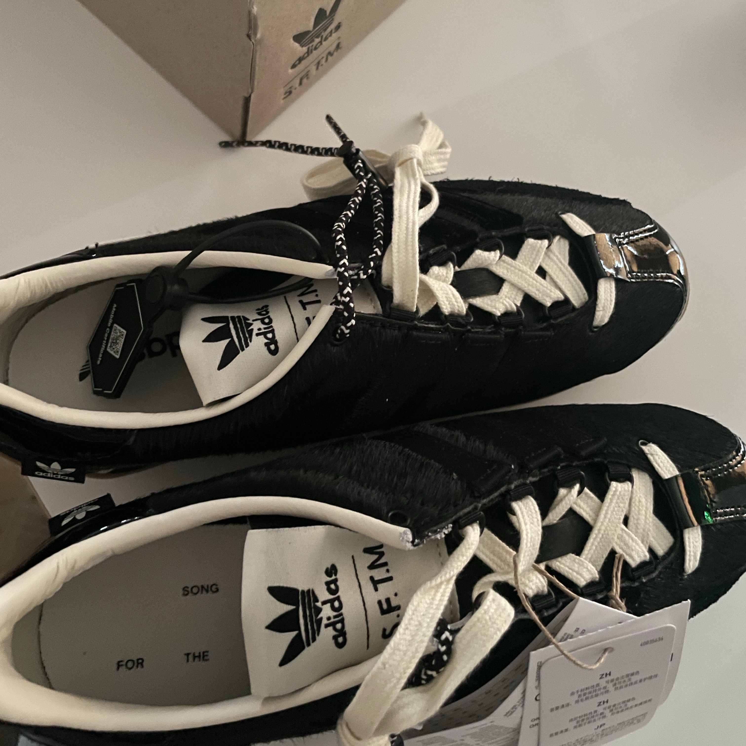 Adidas x Song for the Mute Country OG Core Black Cream White 착용 스타일