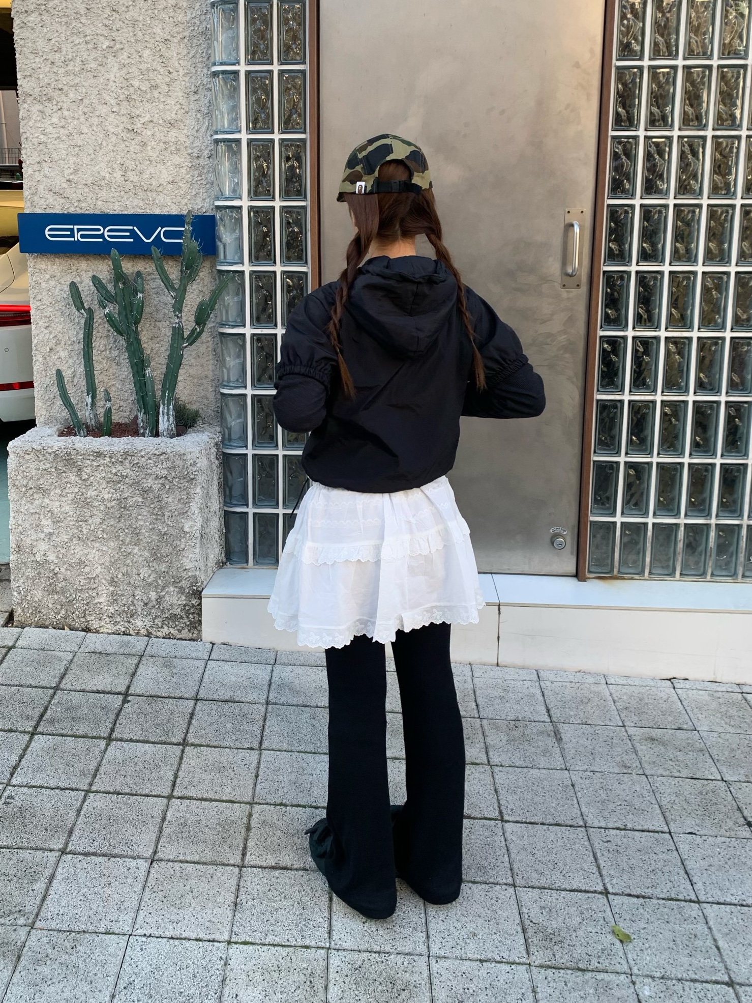Subu x Perverze Multiple Winter Sandal Black 착용 스타일 - 1