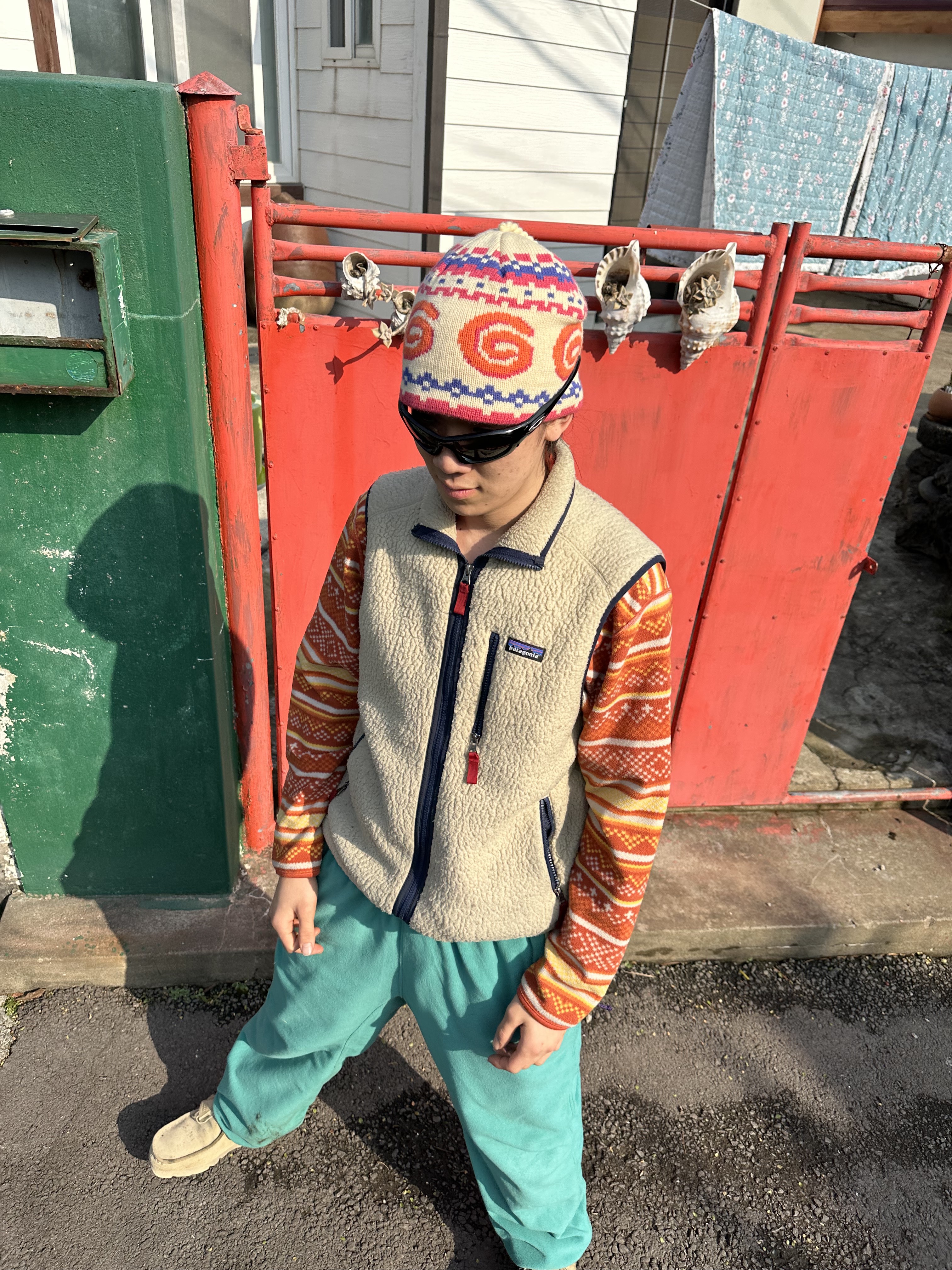 Oakley Eye Jacket Redux Matte Black Frame Prizm Grey Lenses High Bridge Fit, Clarks Wallabee Gore-Tex Maple Suede 착용 스타일