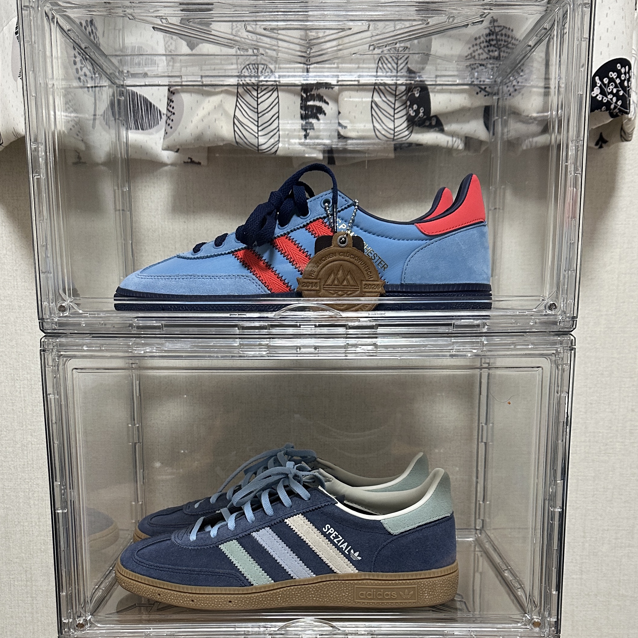 Adidas x C.P. Company Manchester Spezial Light Blue Bright Red 착용 스타일