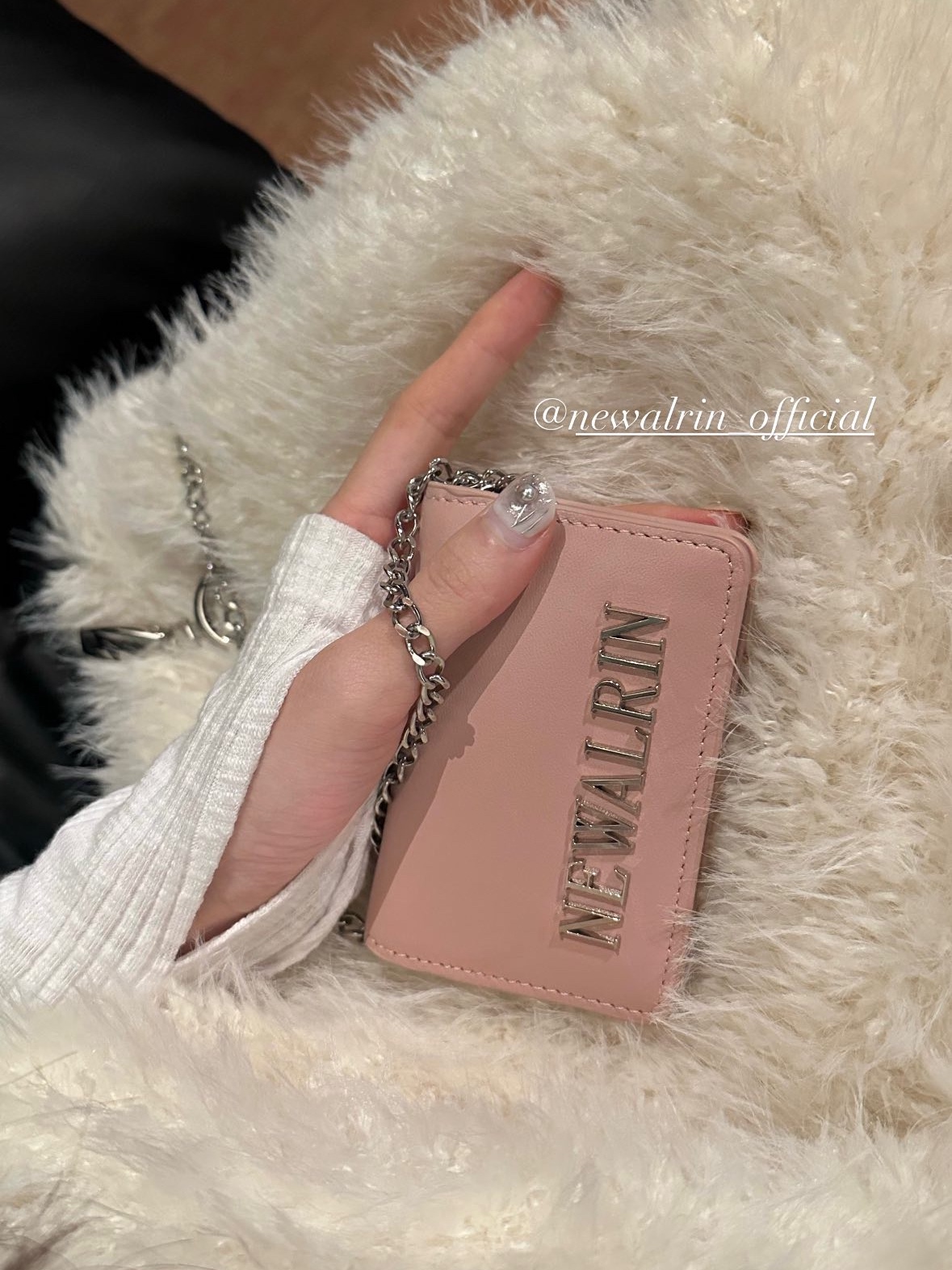 Newalrin Leather Wallet chain Bag BabyPink, Newalrin Leather Wallet chain Bag Washing Camel Brown 착용 스타일