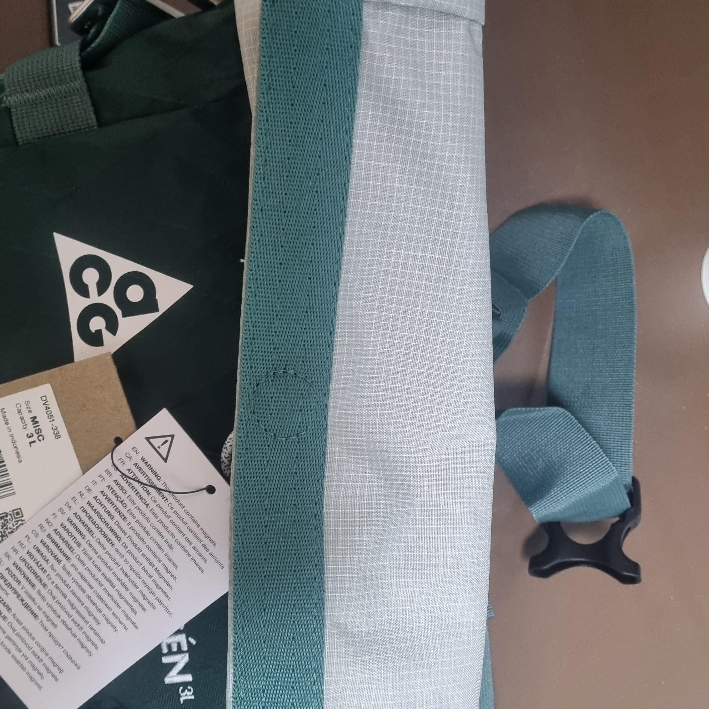 Nike ACG Aisen Penny Pack 3L Vintage Green Light Iron Ore 착용 스타일