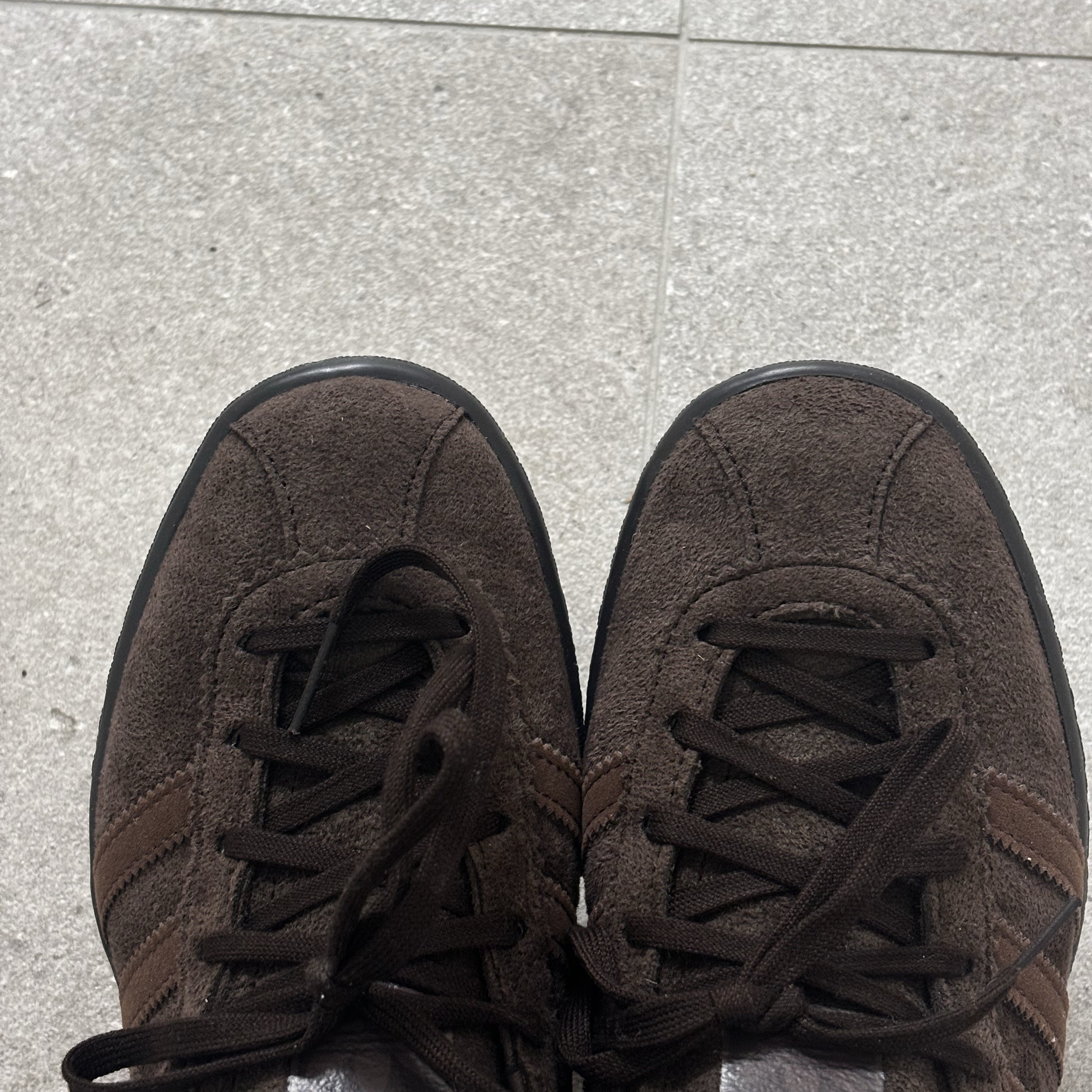 Adidas Tobacco Gruen Dark Brown 착용 스타일