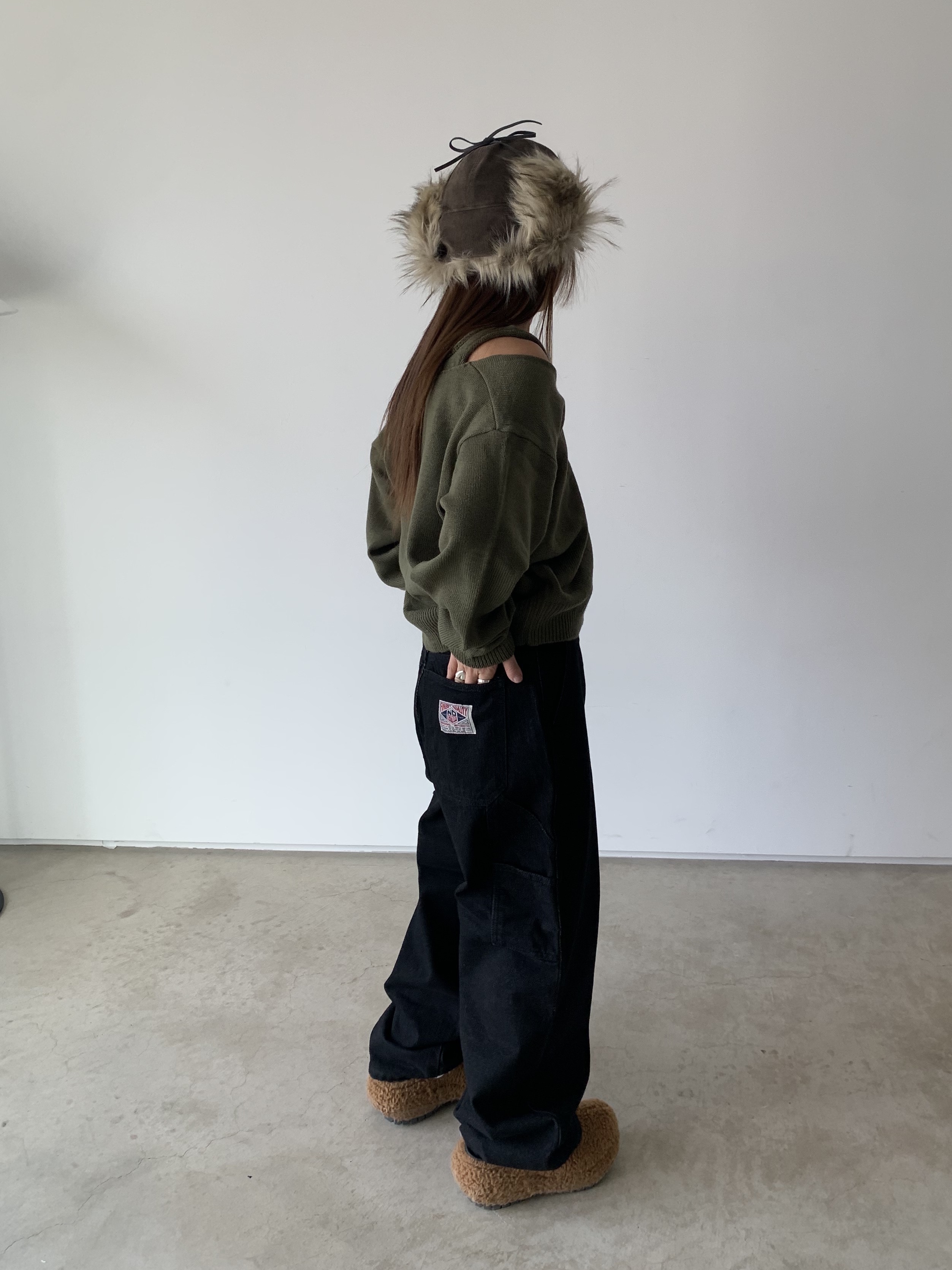 Crocs x Lil Nas X Mega Crush Clog Black Brown, Open Yy Faux Fur Corduroy Earflap Cap Khaki 착용 스타일 - 2