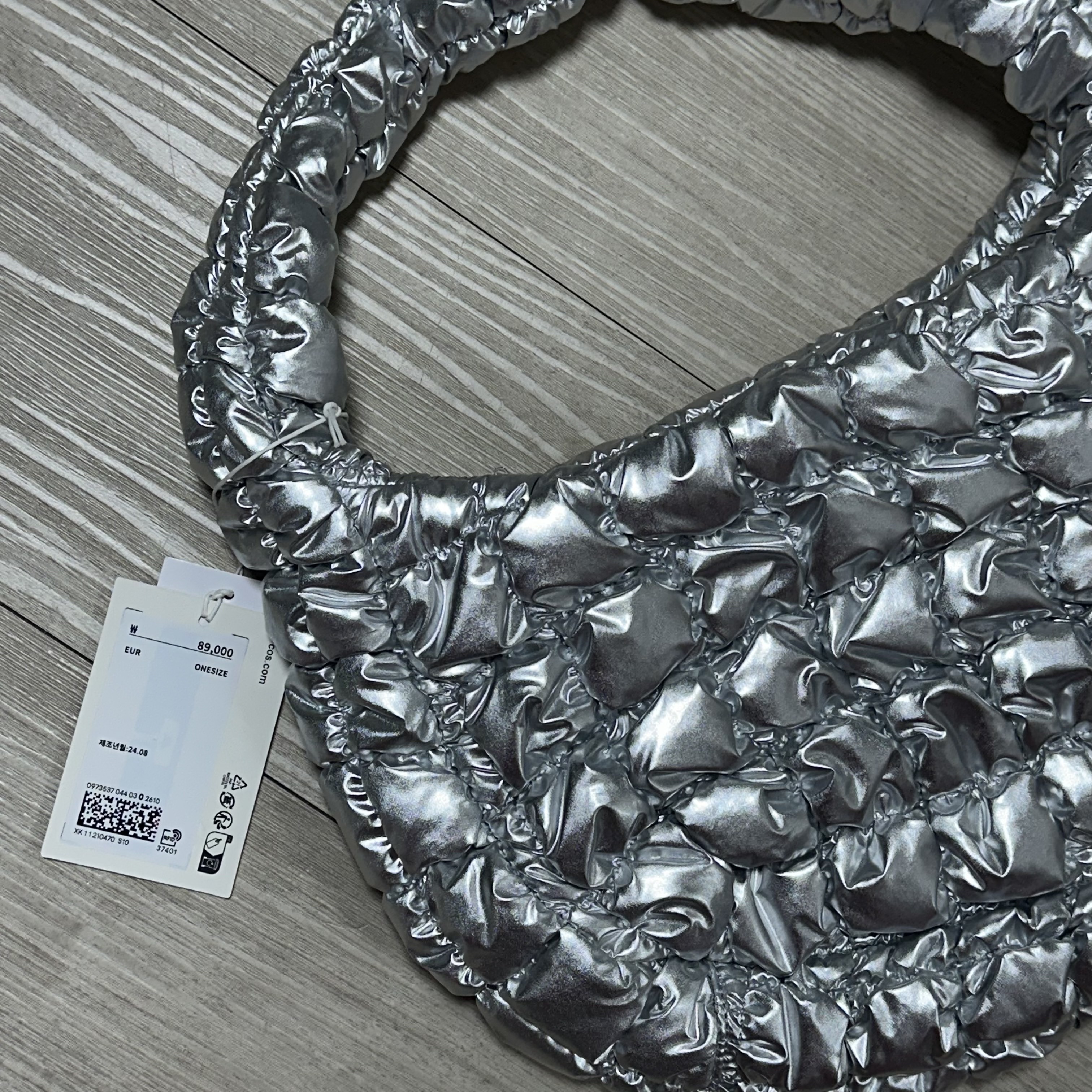 COS Quilted Mini Bag Silver 착용 스타일