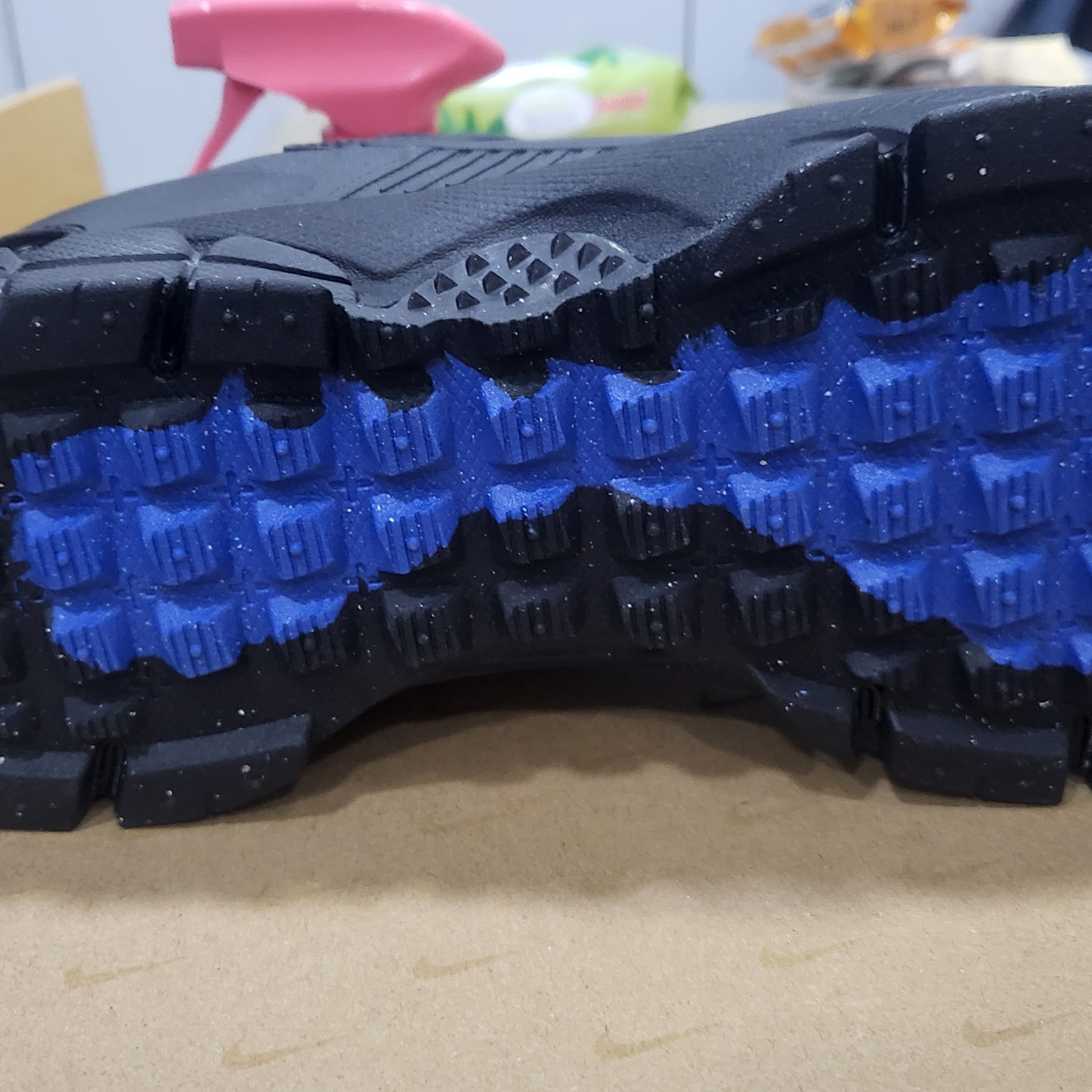 Nike Zoom Vomero Roam Black Racer Blue 착용 스타일 - 1