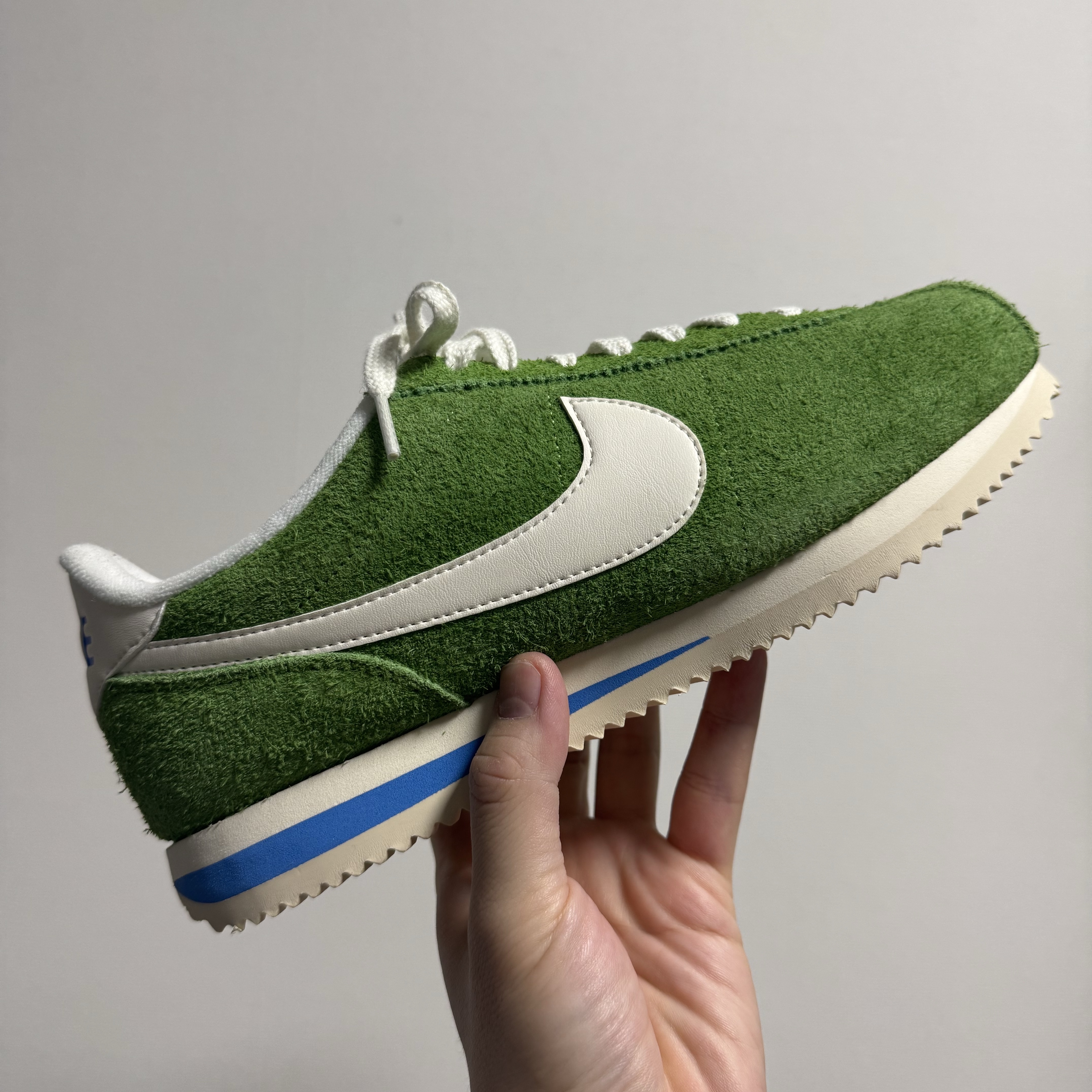 (W) Nike Cortez Vintage Chlorophyll Suede 착용 스타일 - 3