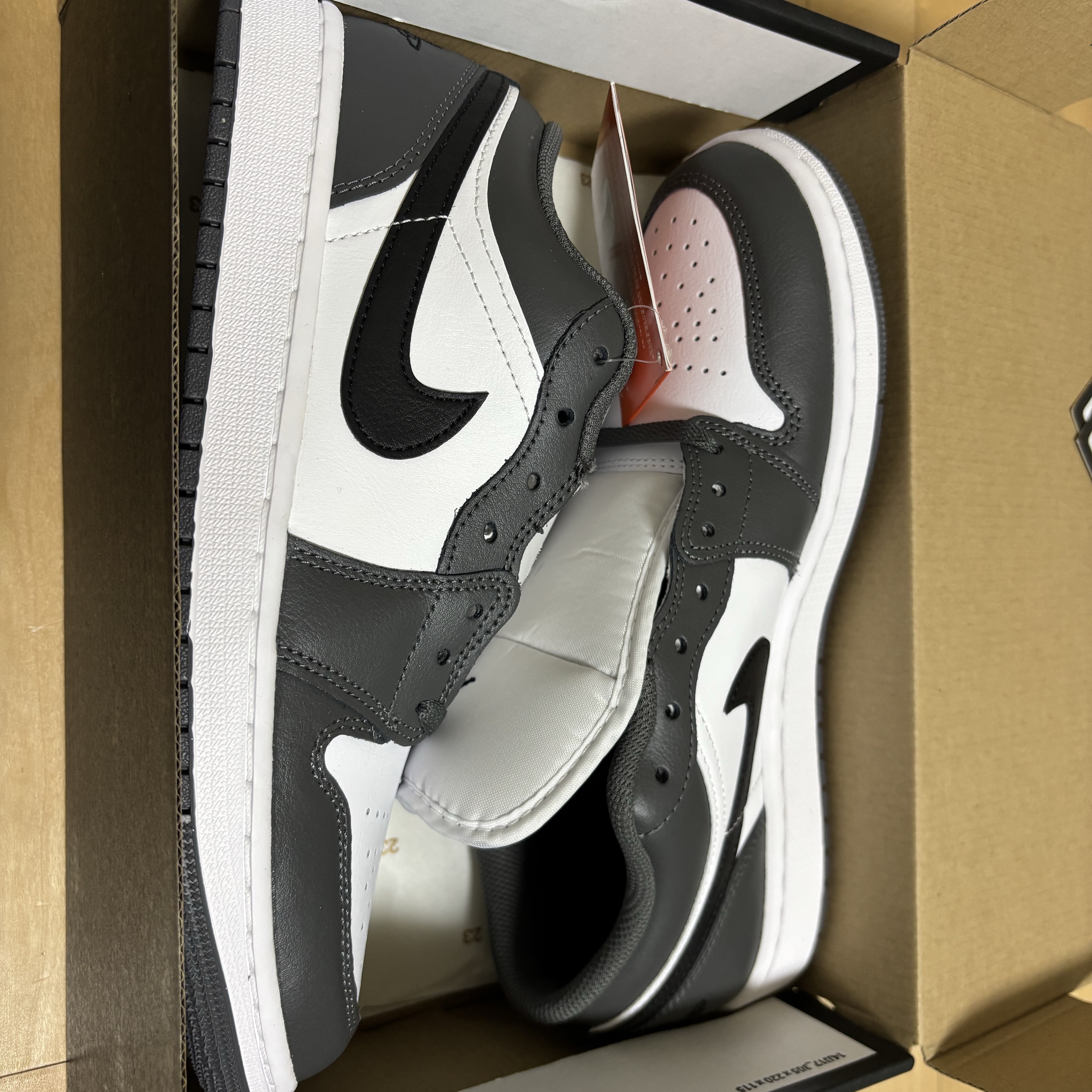Jordan 1 Low White Iron Grey 착용 스타일