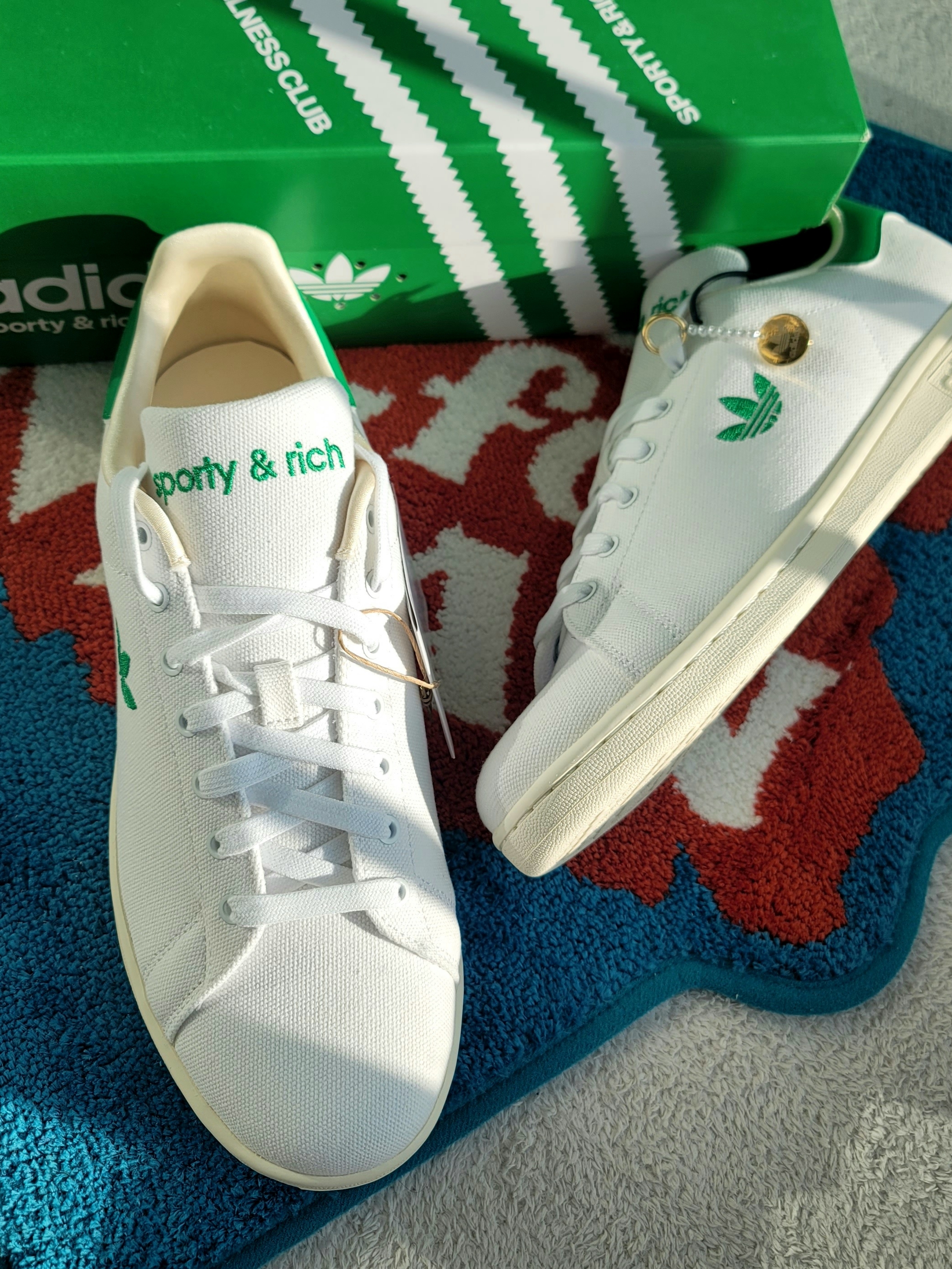 Adidas x Sporty & Rich Stan Smith White Green 착용 스타일 - 1