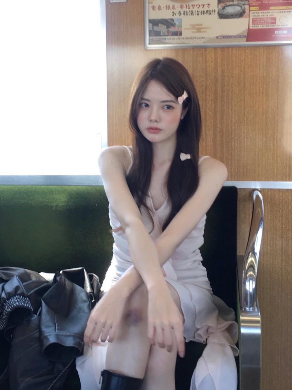 Newalrin Bell Shirring Unbalanced Chiffon Dress Babypink, Newalrin Bell Shirring Unbalanced Chiffon Dress Black 착용 스타일
