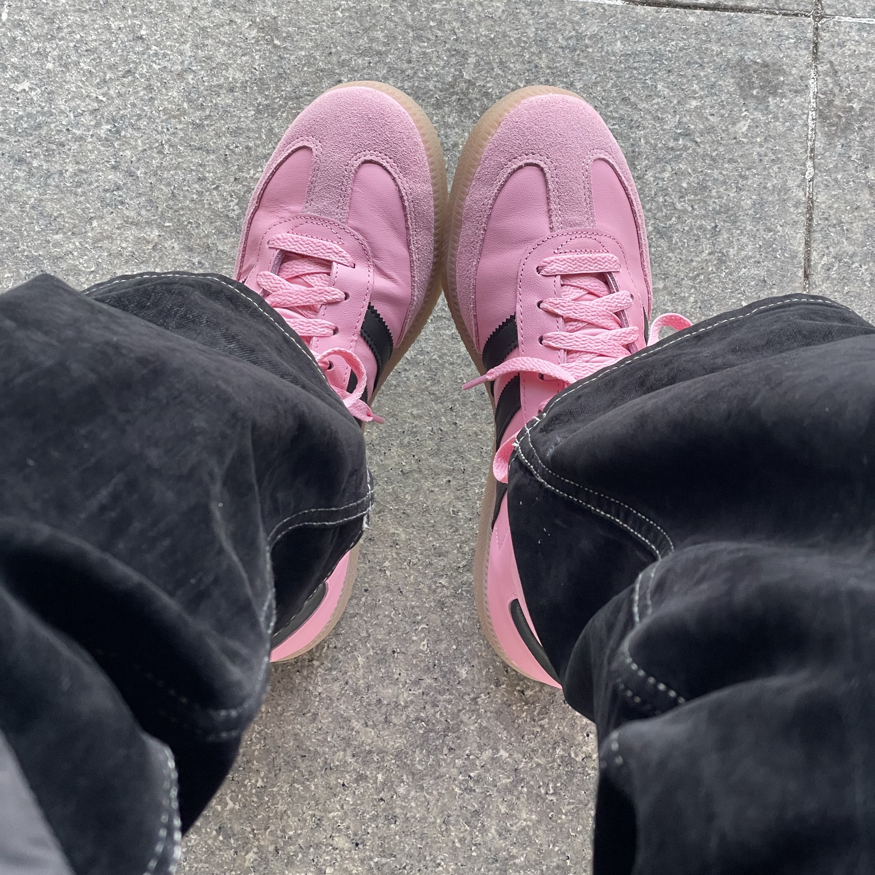 Adidas x Inter Miami CF Samba Pink Core Black 착용 스타일