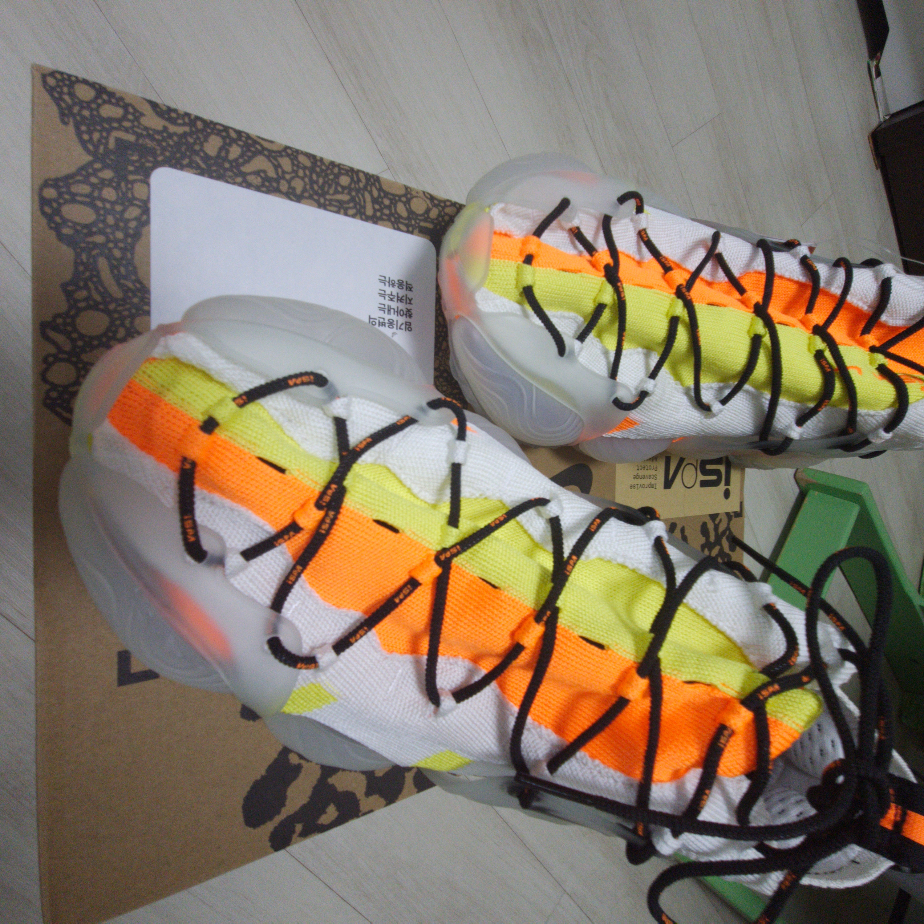 Nike ISPA Link Axis Total Orange and Sonic Yellow 착용 스타일