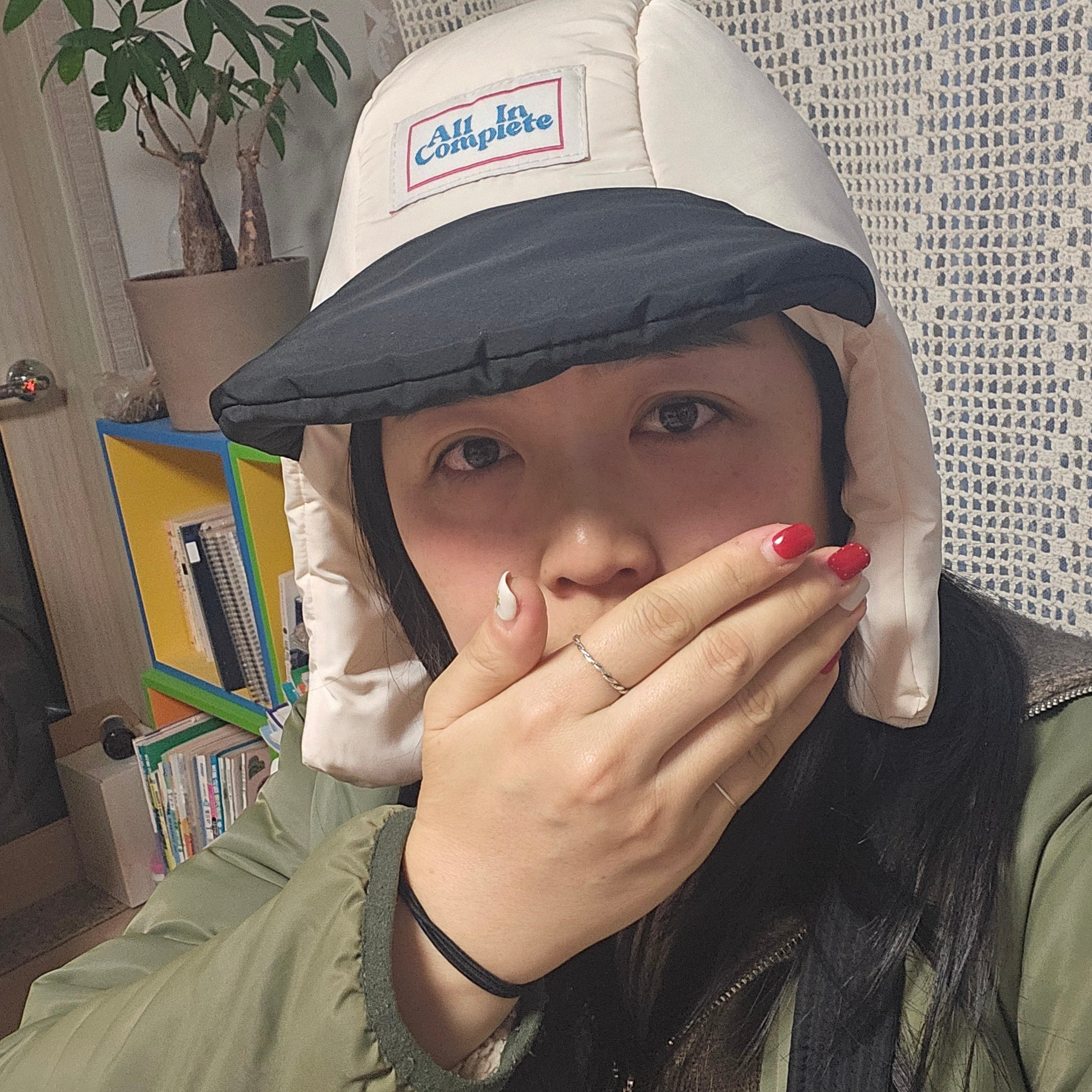 Allincomplete Panda Padding Balaclava 착용 스타일