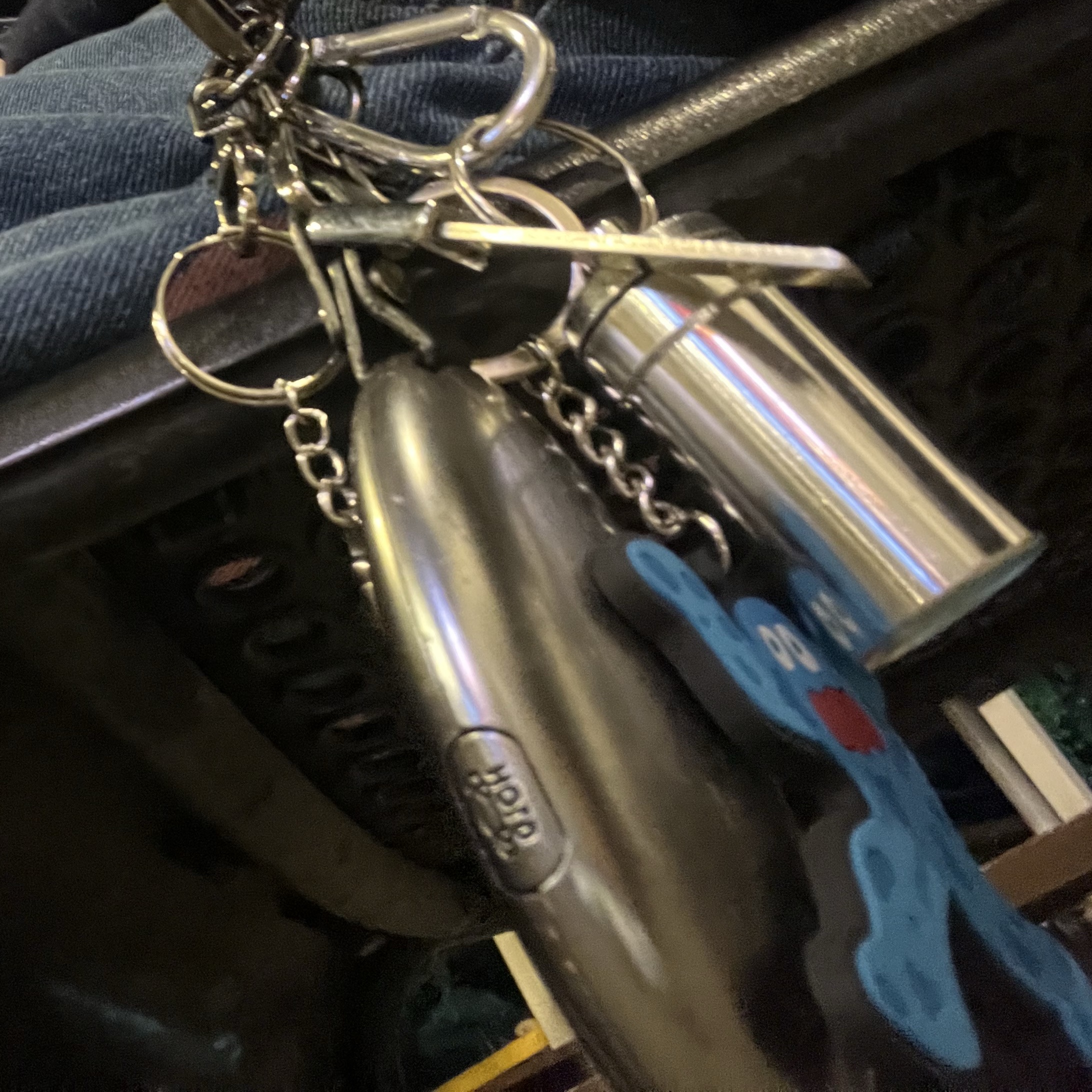 POTS All Day Hoodie Navy, POTS Jelly Man Keyring 착용 스타일 - 2