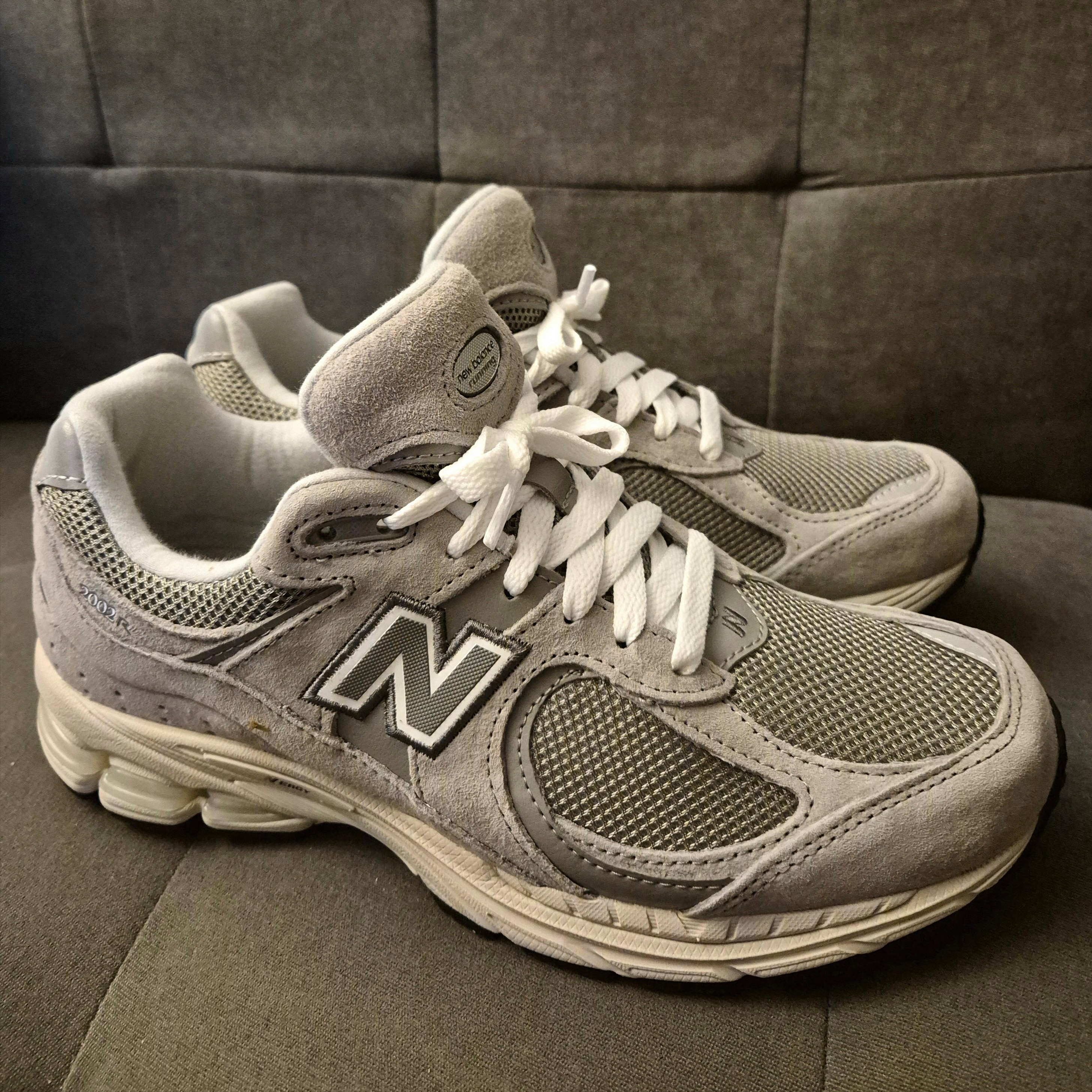 New Balance 2002R Grey 착용 스타일